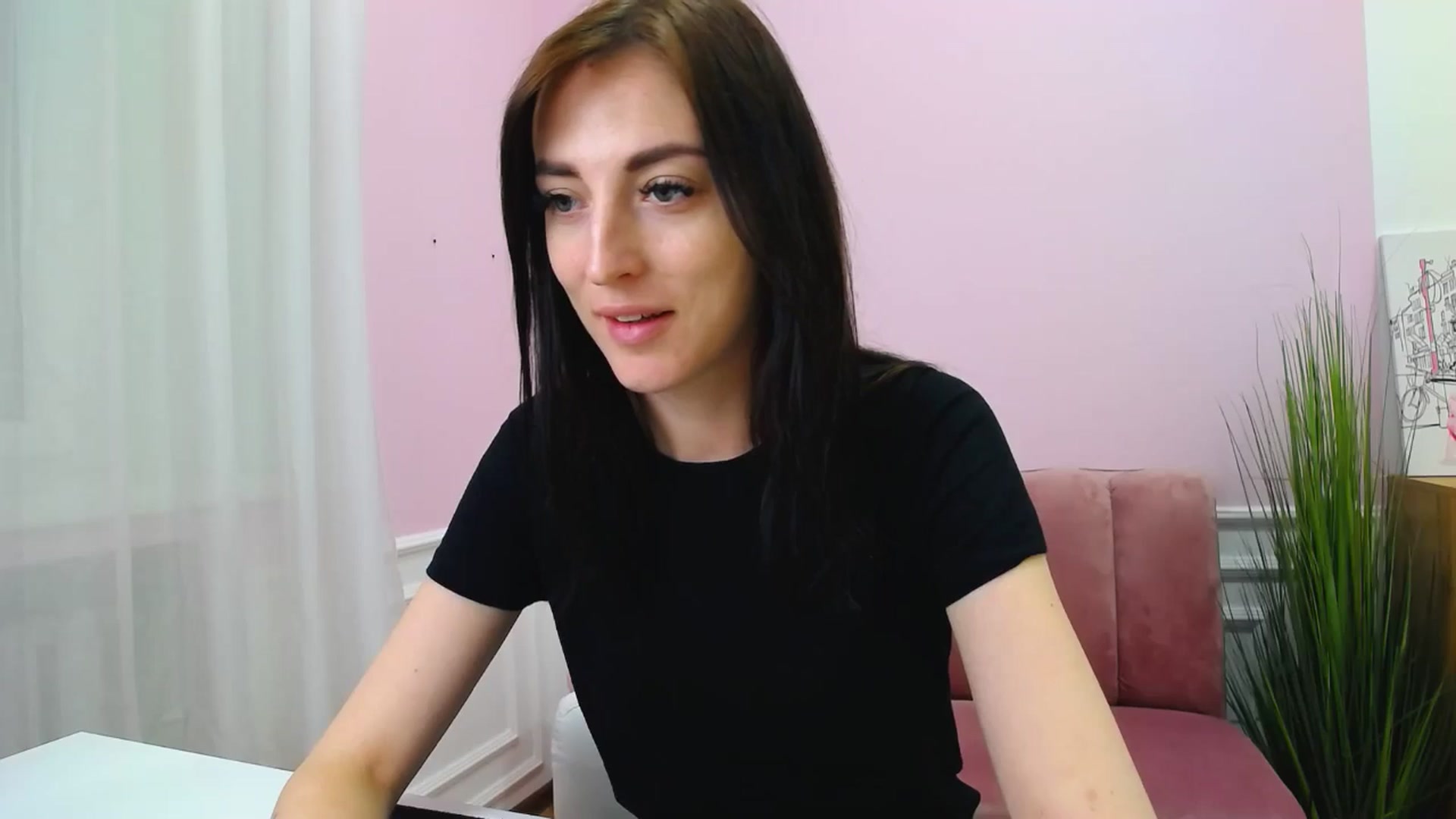 Gallery image thumbnail from KiiraDream's myfreecams stream on, 04/27/2025, 11:20 image 8 of 20
