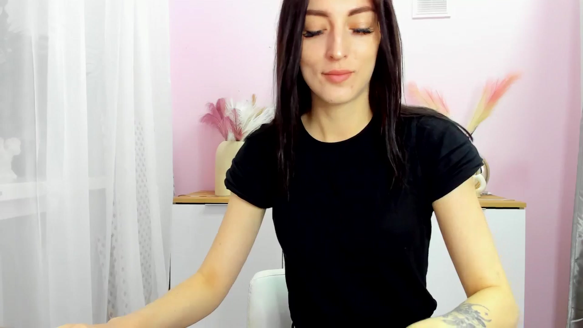 Gallery image thumbnail from KiiraDream's myfreecams stream on, 04/28/2025, 08:16 image 3 of 20