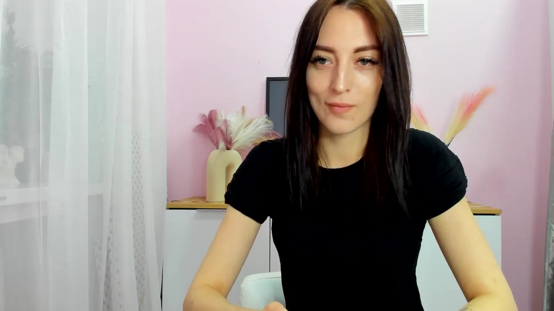 Gallery image thumbnail from KiiraDream's myfreecams stream on, 04/28/2025, 08:16 image 12 of 20