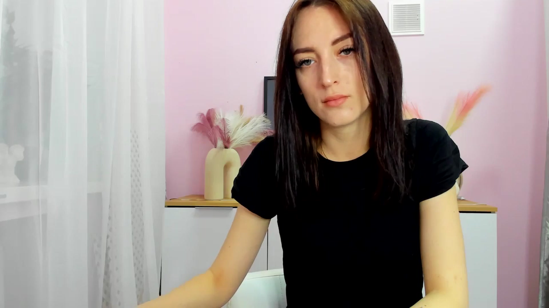 Gallery image thumbnail from KiiraDream's myfreecams stream on, 04/28/2025, 08:16 image 9 of 20