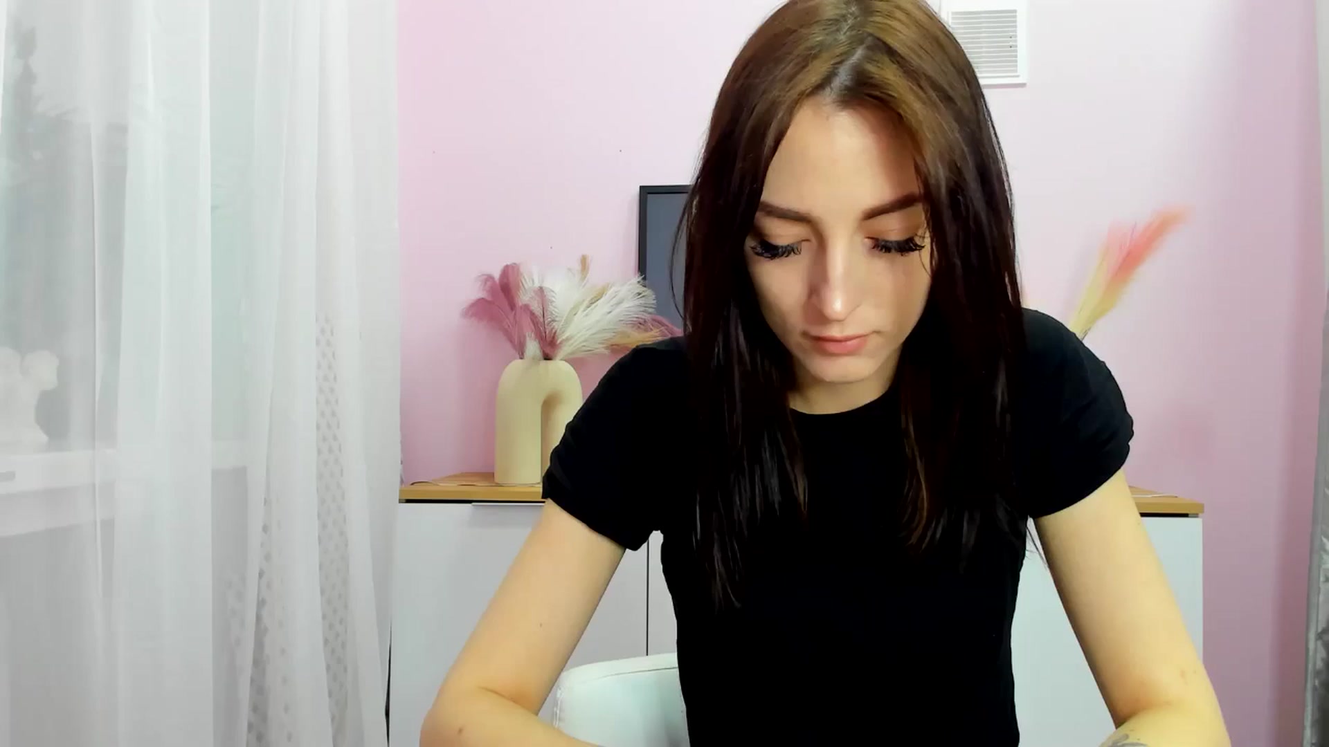 Gallery image thumbnail from KiiraDream's myfreecams stream on, 04/28/2025, 08:16 image 14 of 20