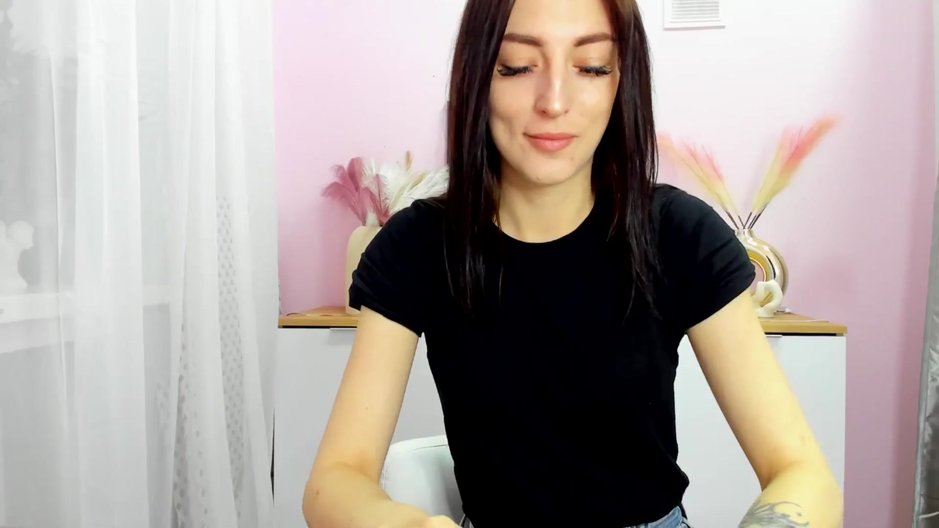 Gallery image thumbnail from KiiraDream's myfreecams stream on, 04/28/2025, 08:16 image 2 of 20