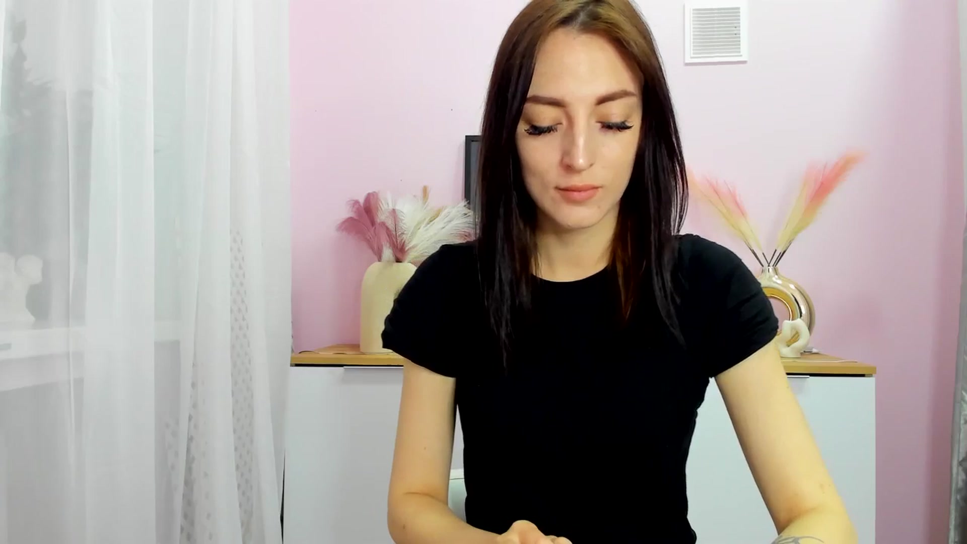 Gallery image thumbnail from KiiraDream's myfreecams stream on, 04/28/2025, 08:16 image 16 of 20
