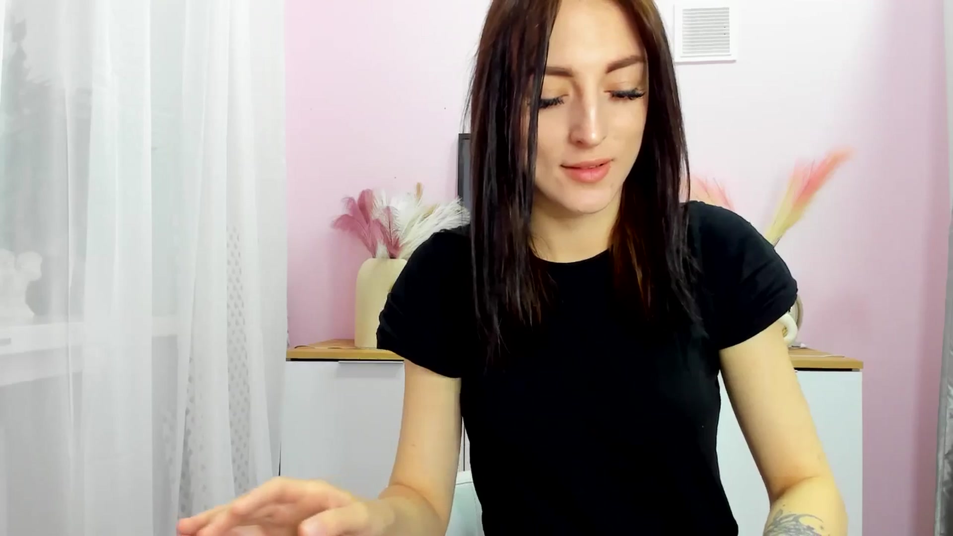 Gallery image thumbnail from KiiraDream's myfreecams stream on, 04/28/2025, 08:16 image 13 of 20