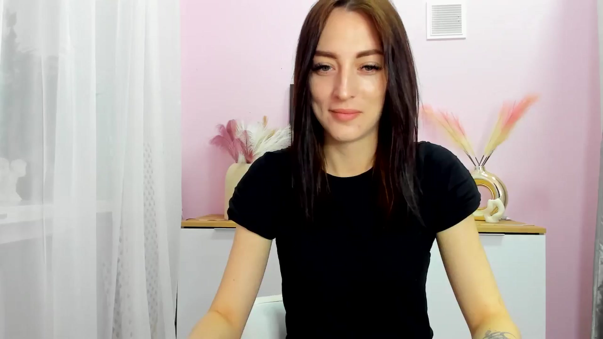 Gallery image thumbnail from KiiraDream's myfreecams stream on, 04/28/2025, 08:16 image 17 of 20