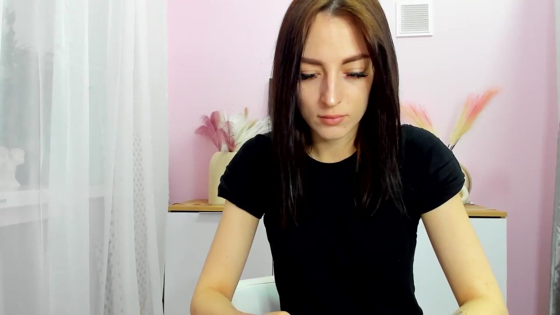Gallery image thumbnail from KiiraDream's myfreecams stream on, 04/28/2025, 08:16 image 7 of 20