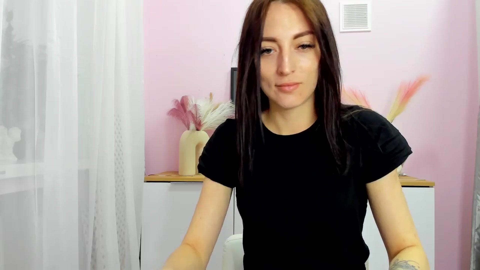 Gallery image thumbnail from KiiraDream's myfreecams stream on, 04/28/2025, 09:46 image 9 of 20