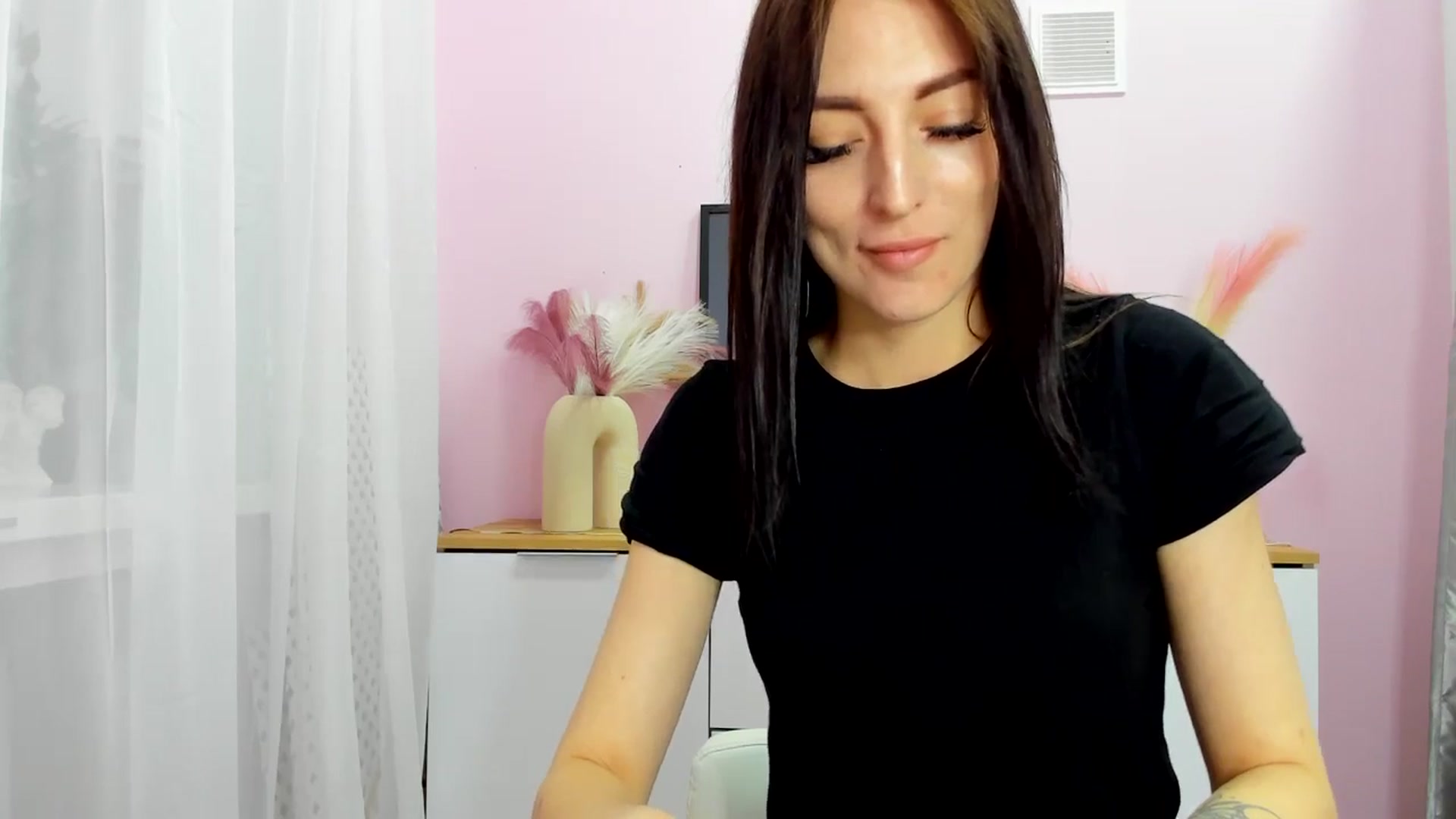 Gallery image thumbnail from KiiraDream's myfreecams stream on, 04/28/2025, 09:46 image 11 of 20