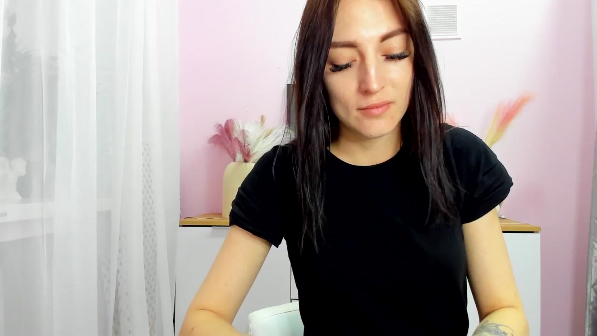 Gallery image thumbnail from KiiraDream's myfreecams stream on, 04/28/2025, 09:46 image 13 of 20