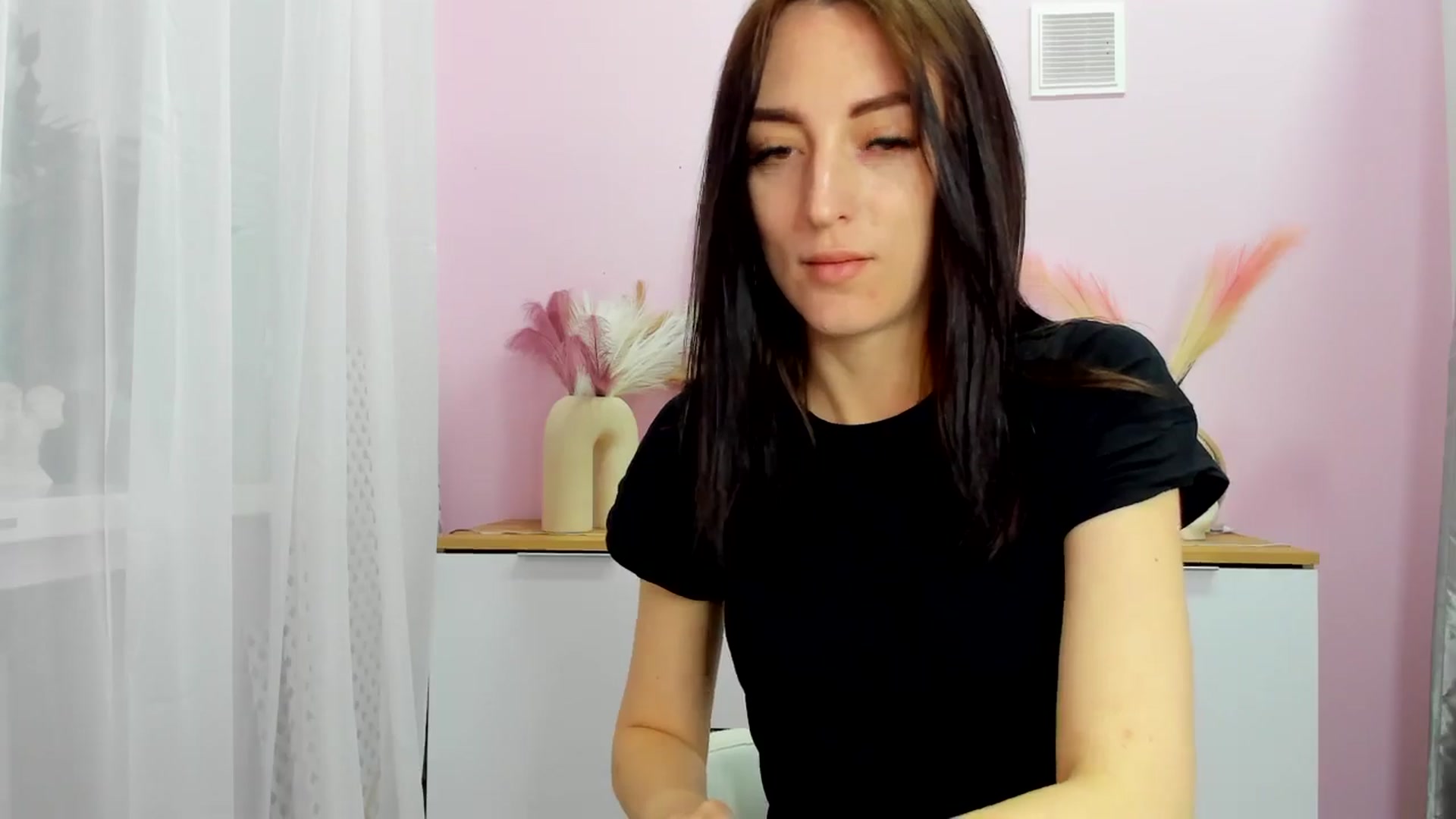 Gallery image thumbnail from KiiraDream's myfreecams stream on, 04/28/2025, 09:46 image 17 of 20