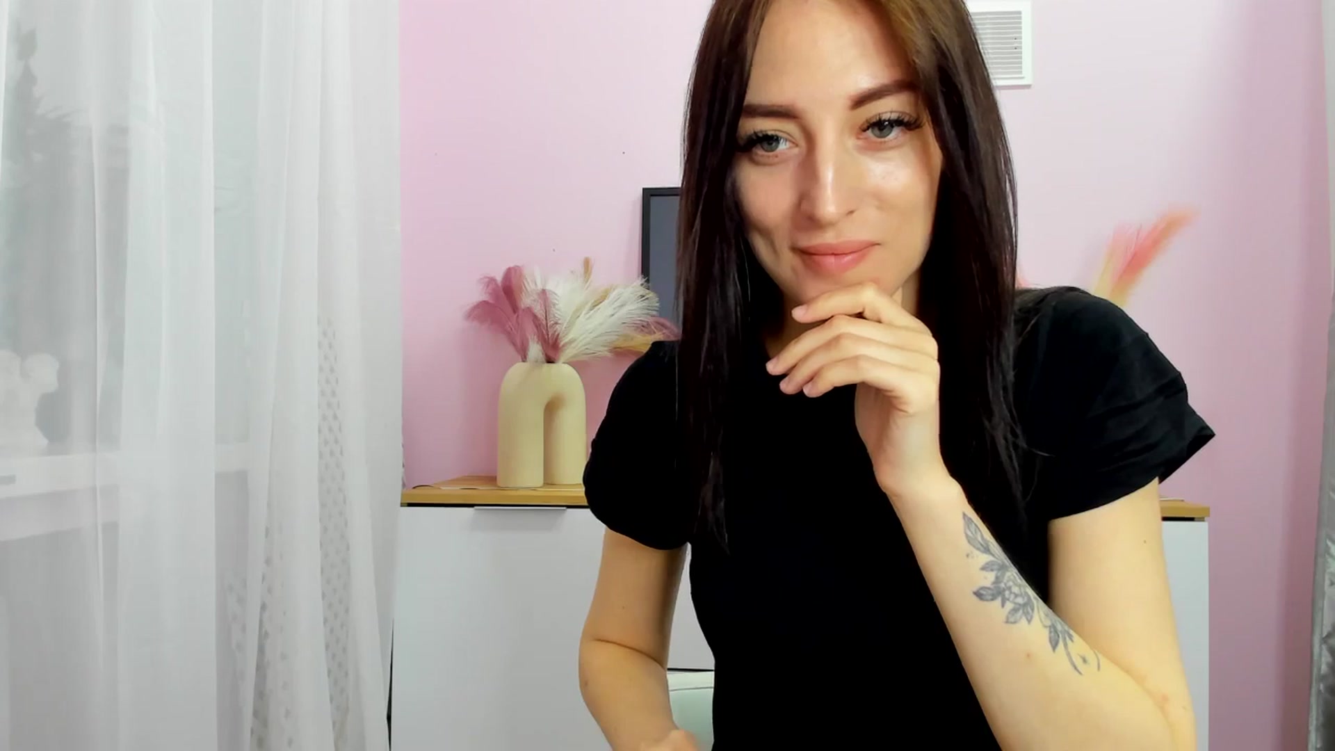 Gallery image thumbnail from KiiraDream's myfreecams stream on, 04/28/2025, 09:46 image 14 of 20