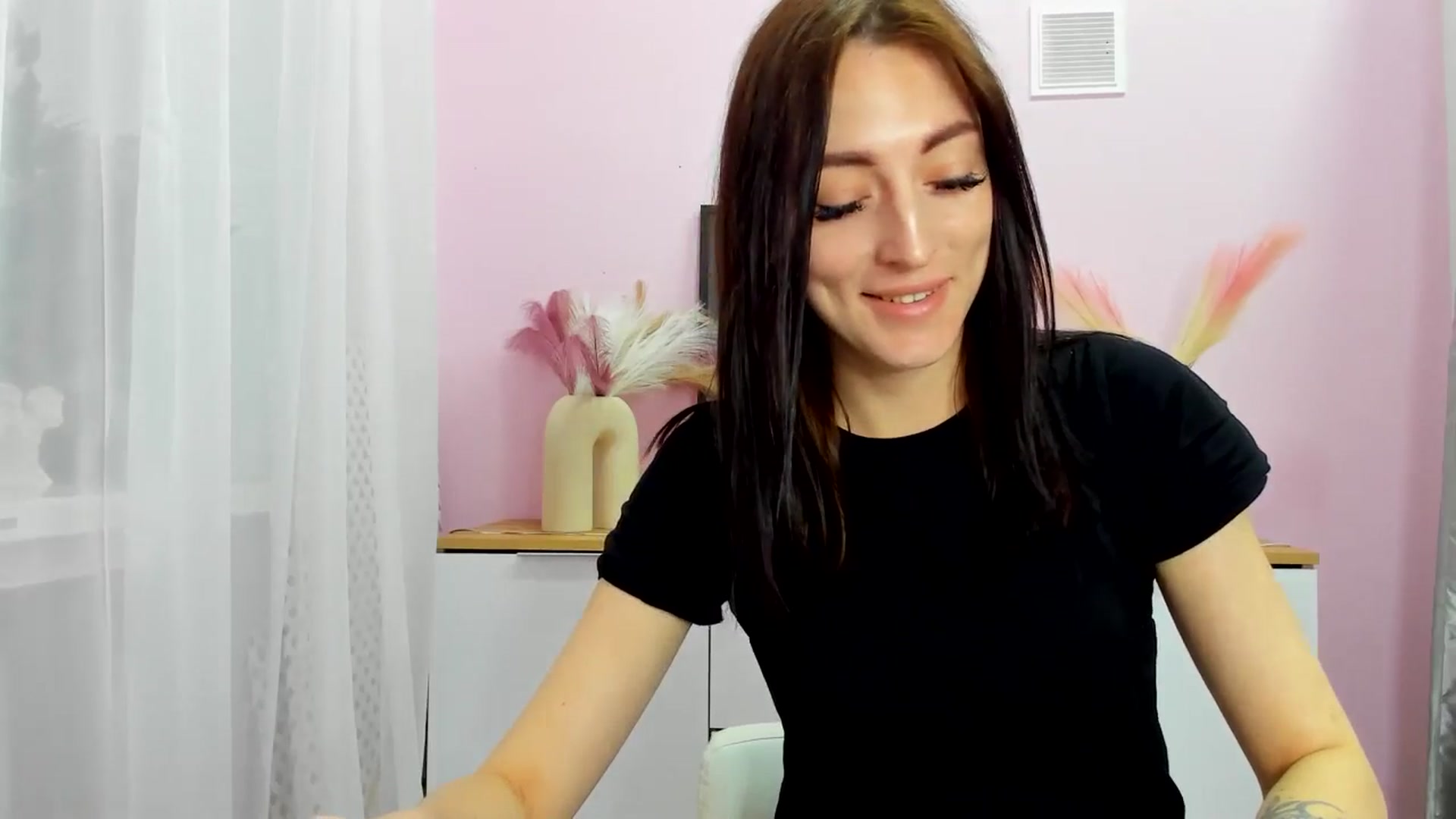 Gallery image thumbnail from KiiraDream's myfreecams stream on, 04/28/2025, 09:46 image 19 of 20