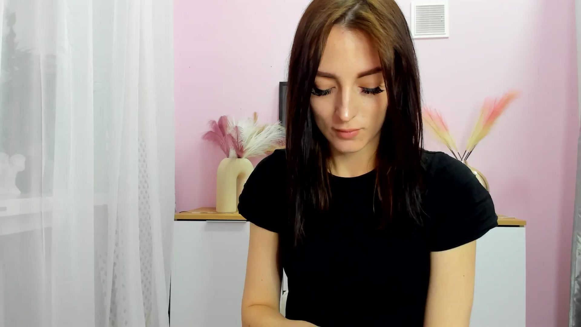 Gallery image thumbnail from KiiraDream's myfreecams stream on, 04/28/2025, 09:46 image 1 of 20