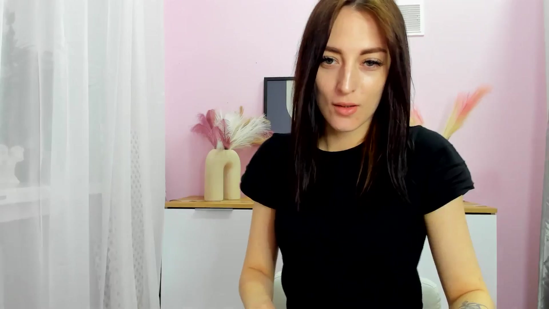 Gallery image thumbnail from KiiraDream's myfreecams stream on, 04/28/2025, 09:46 image 7 of 20