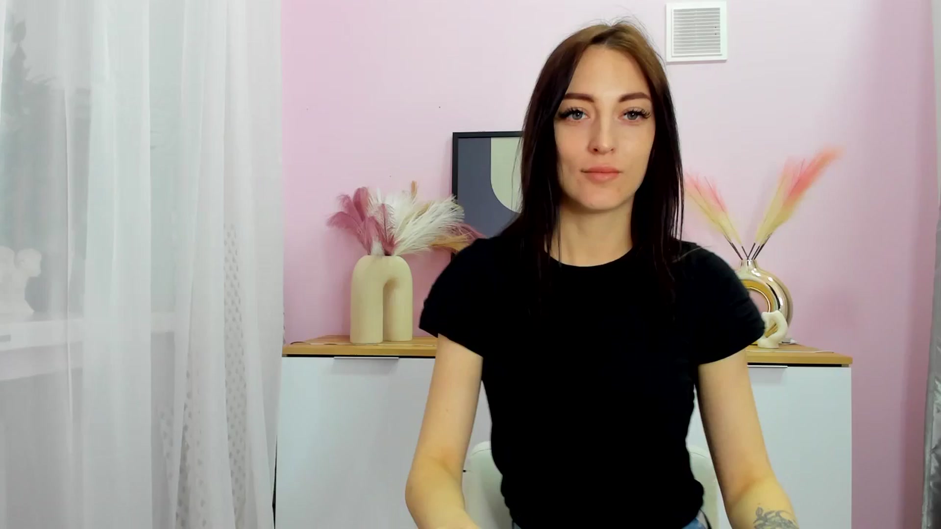 Gallery image thumbnail from KiiraDream's myfreecams stream on, 04/28/2025, 09:46 image 15 of 20
