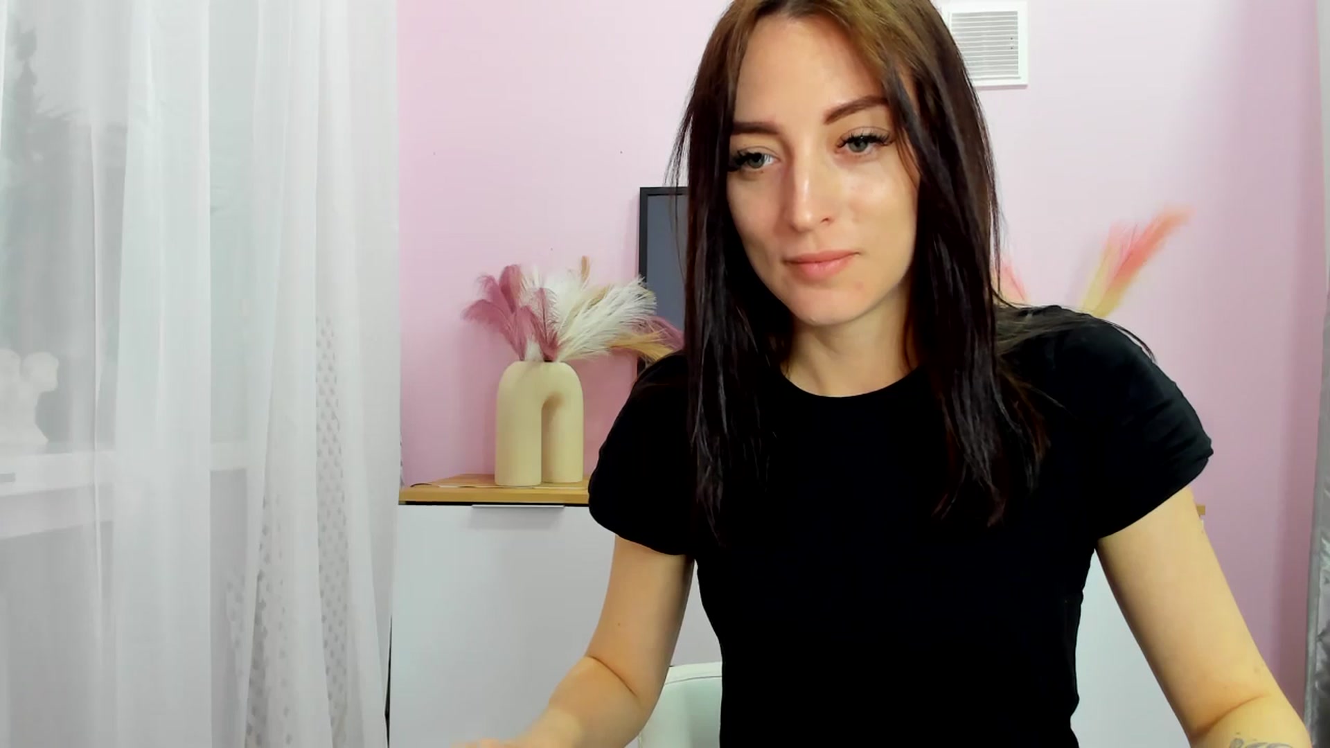Gallery image thumbnail from KiiraDream's myfreecams stream on, 04/28/2025, 09:46 image 20 of 20
