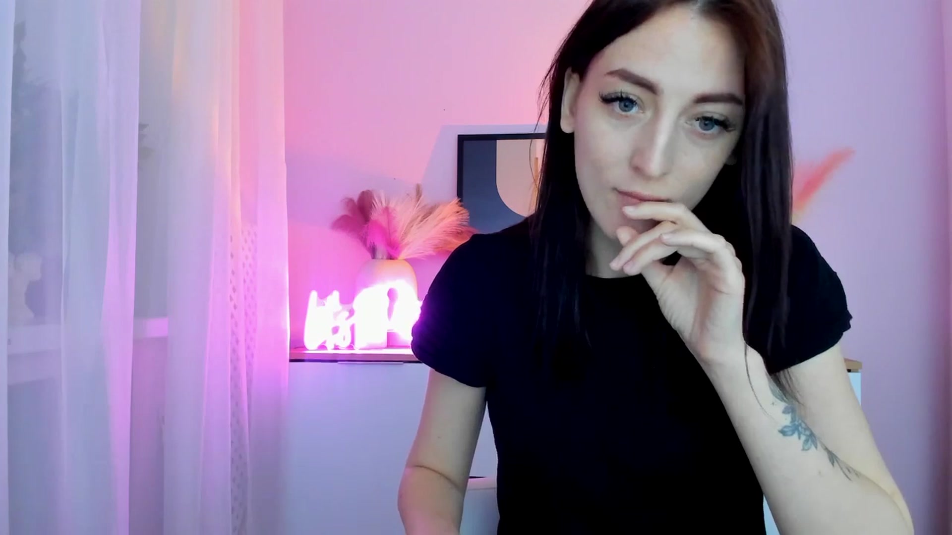 Gallery image thumbnail from KiiraDream's myfreecams stream on, 04/28/2025, 10:30 image 13 of 20