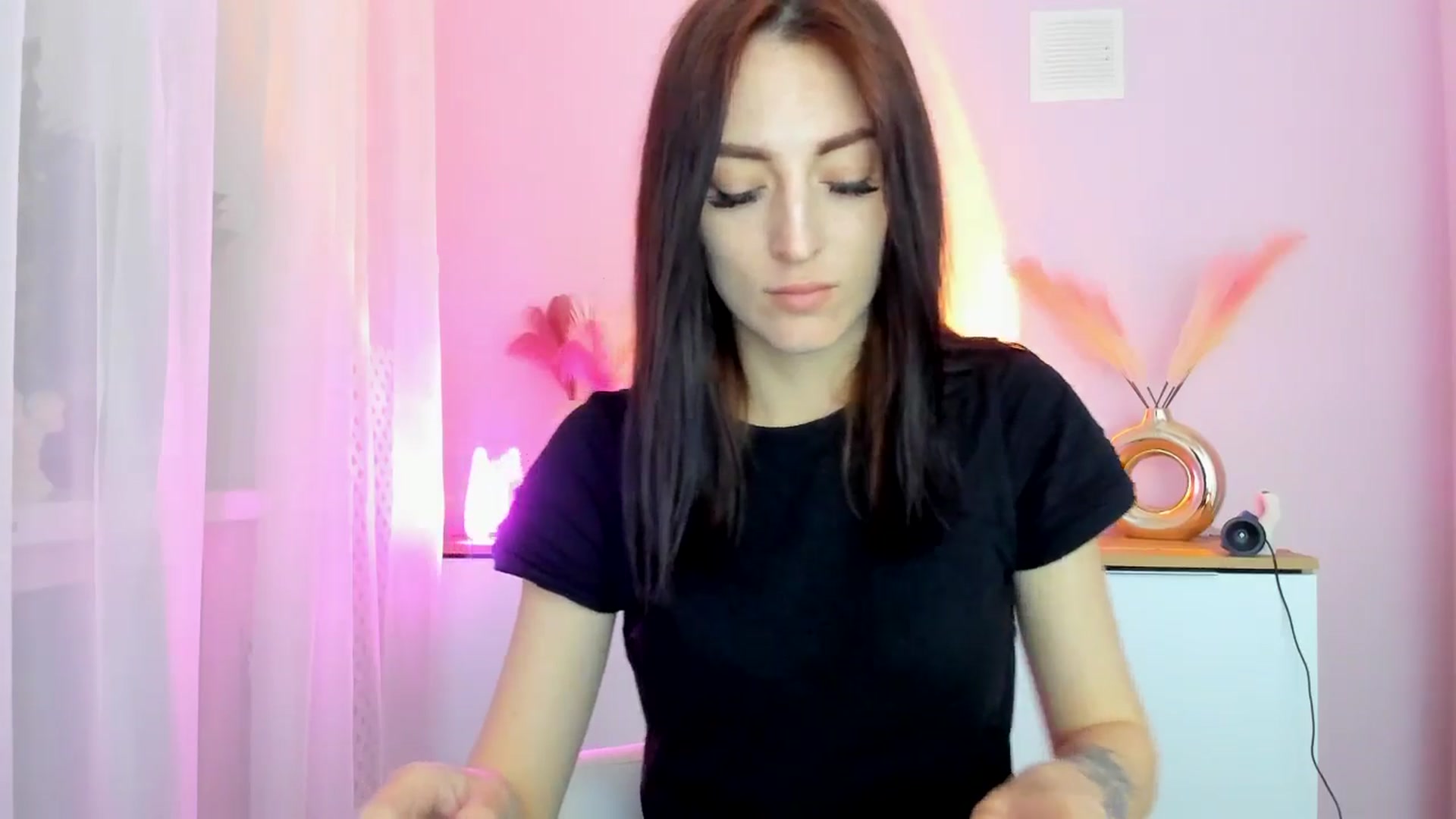 Gallery image thumbnail from KiiraDream's myfreecams stream on, 04/28/2025, 10:30 image 6 of 20