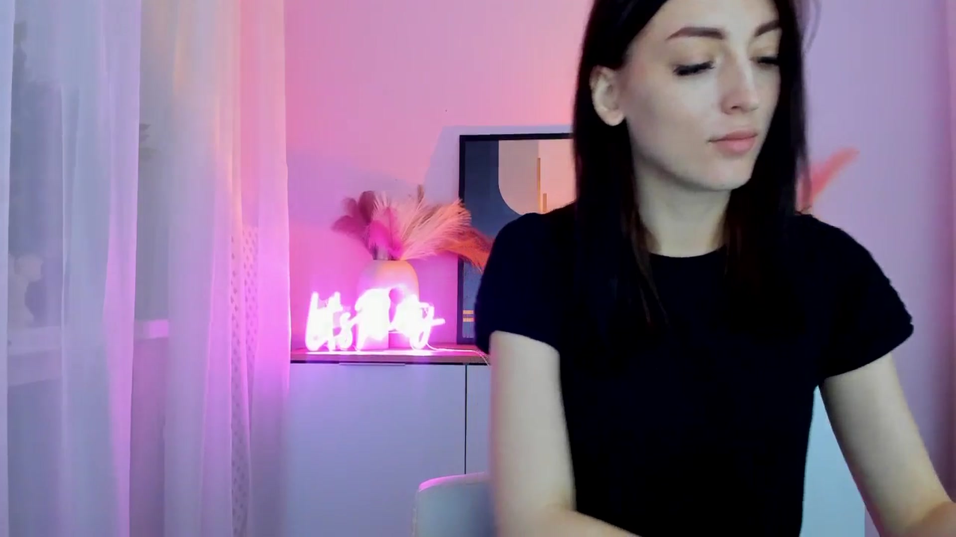 Gallery image thumbnail from KiiraDream's myfreecams stream on, 04/28/2025, 10:30 image 9 of 20