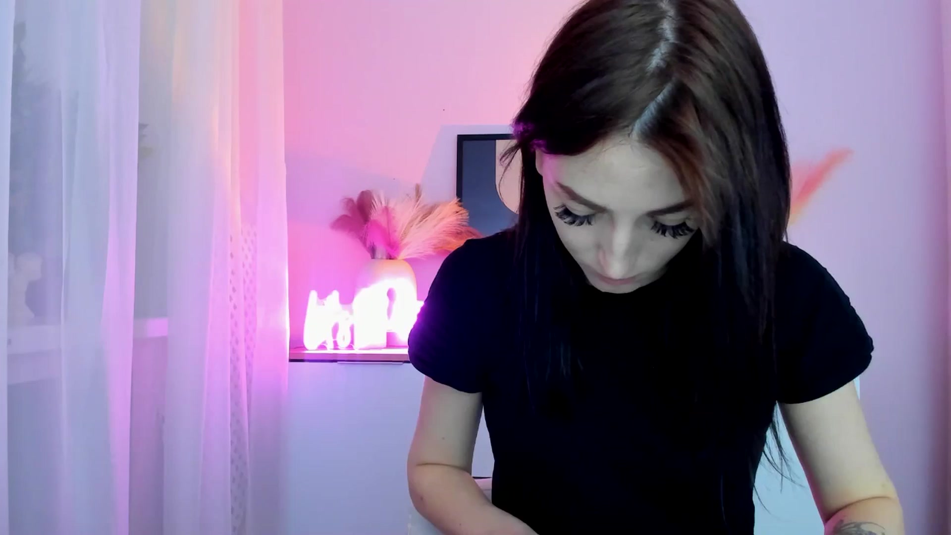 Gallery image thumbnail from KiiraDream's myfreecams stream on, 04/28/2025, 10:30 image 15 of 20