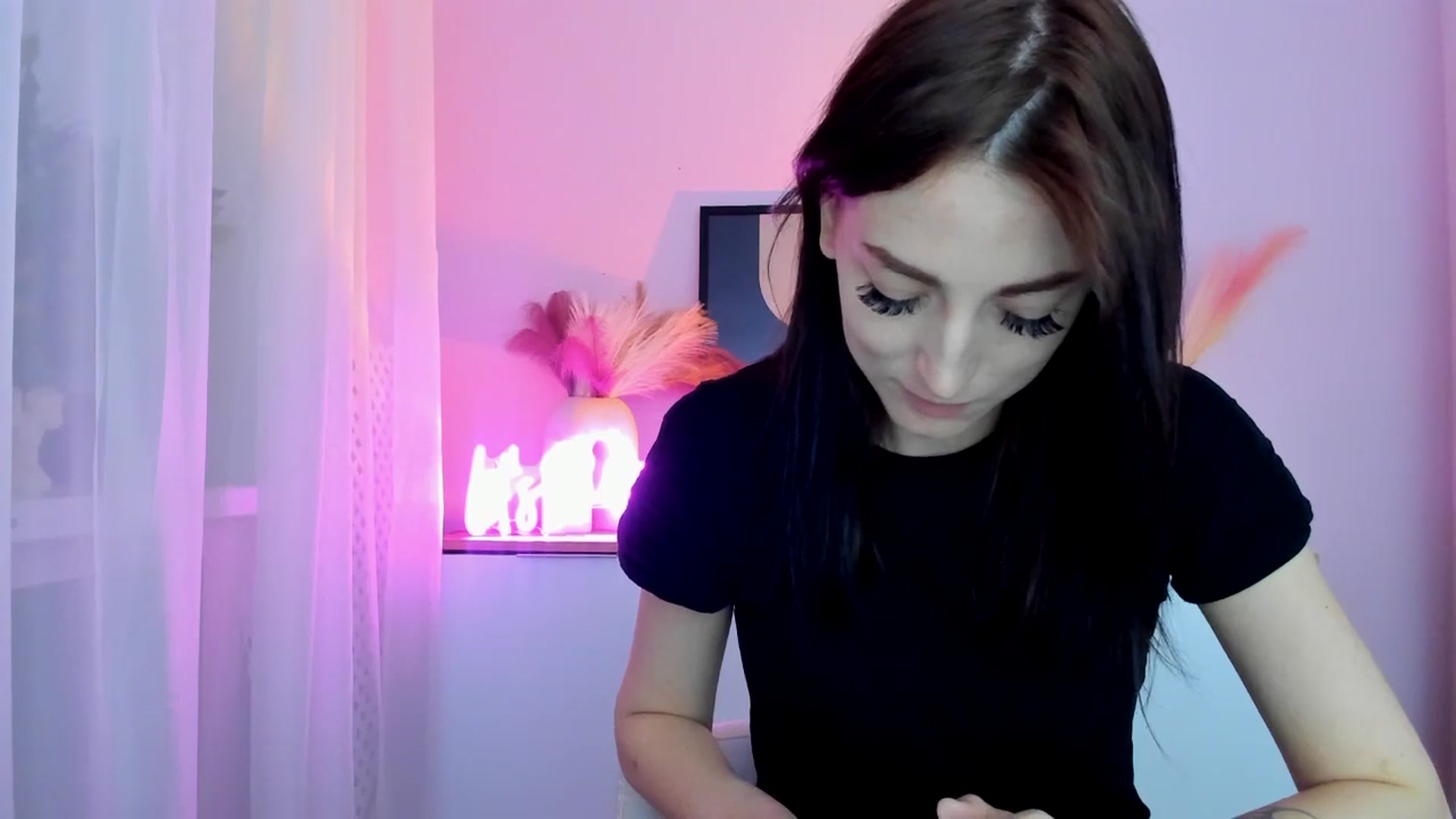 Gallery image thumbnail from KiiraDream's myfreecams stream on, 04/28/2025, 10:30 image 10 of 20