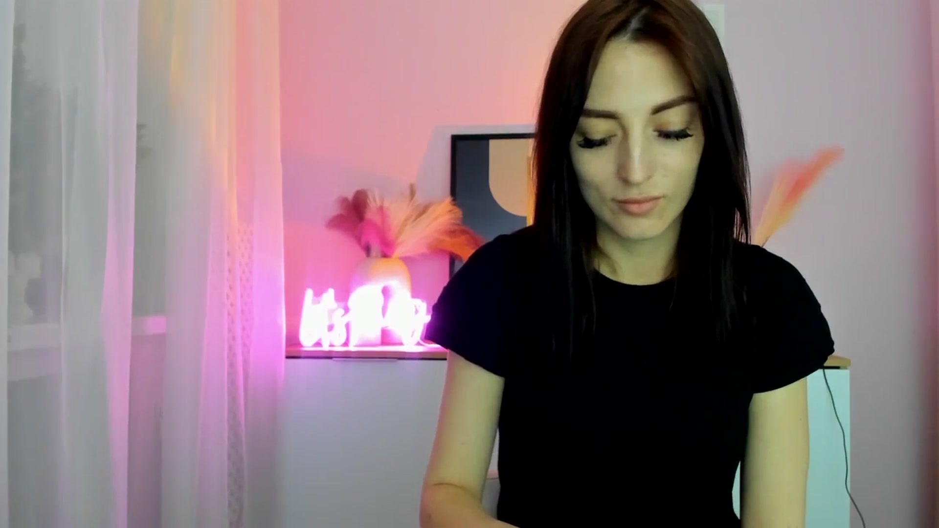 Gallery image thumbnail from KiiraDream's myfreecams stream on, 04/28/2025, 10:30 image 20 of 20