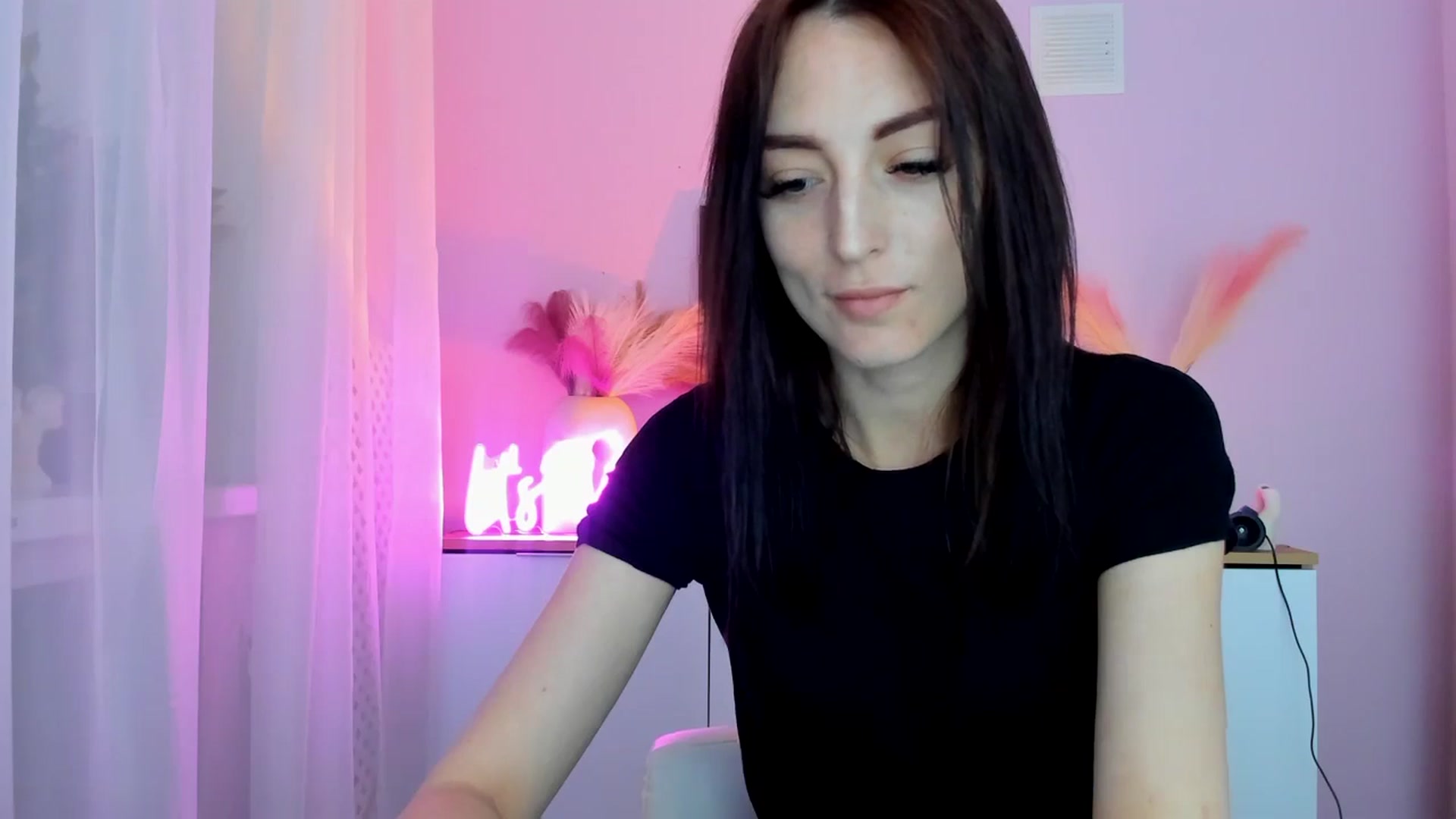 Gallery image thumbnail from KiiraDream's myfreecams stream on, 04/28/2025, 10:30 image 4 of 20
