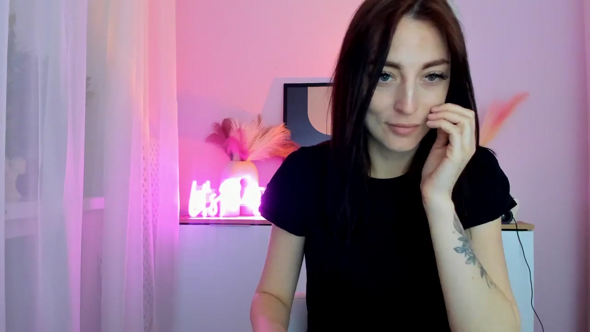 Gallery image thumbnail from KiiraDream's myfreecams stream on, 04/28/2025, 10:30 image 7 of 20
