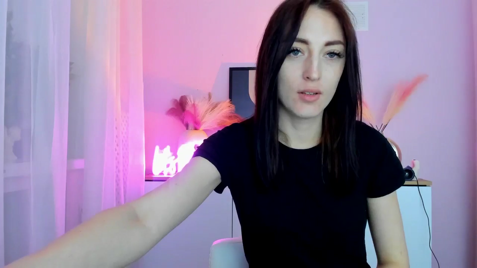 Gallery image thumbnail from KiiraDream's myfreecams stream on, 04/28/2025, 10:30 image 18 of 20