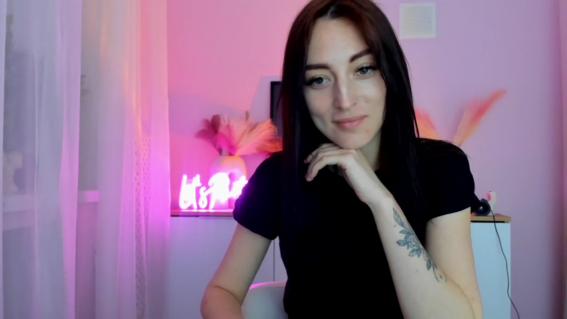 Gallery image thumbnail from KiiraDream's myfreecams stream on, 04/28/2025, 11:43 image 11 of 20