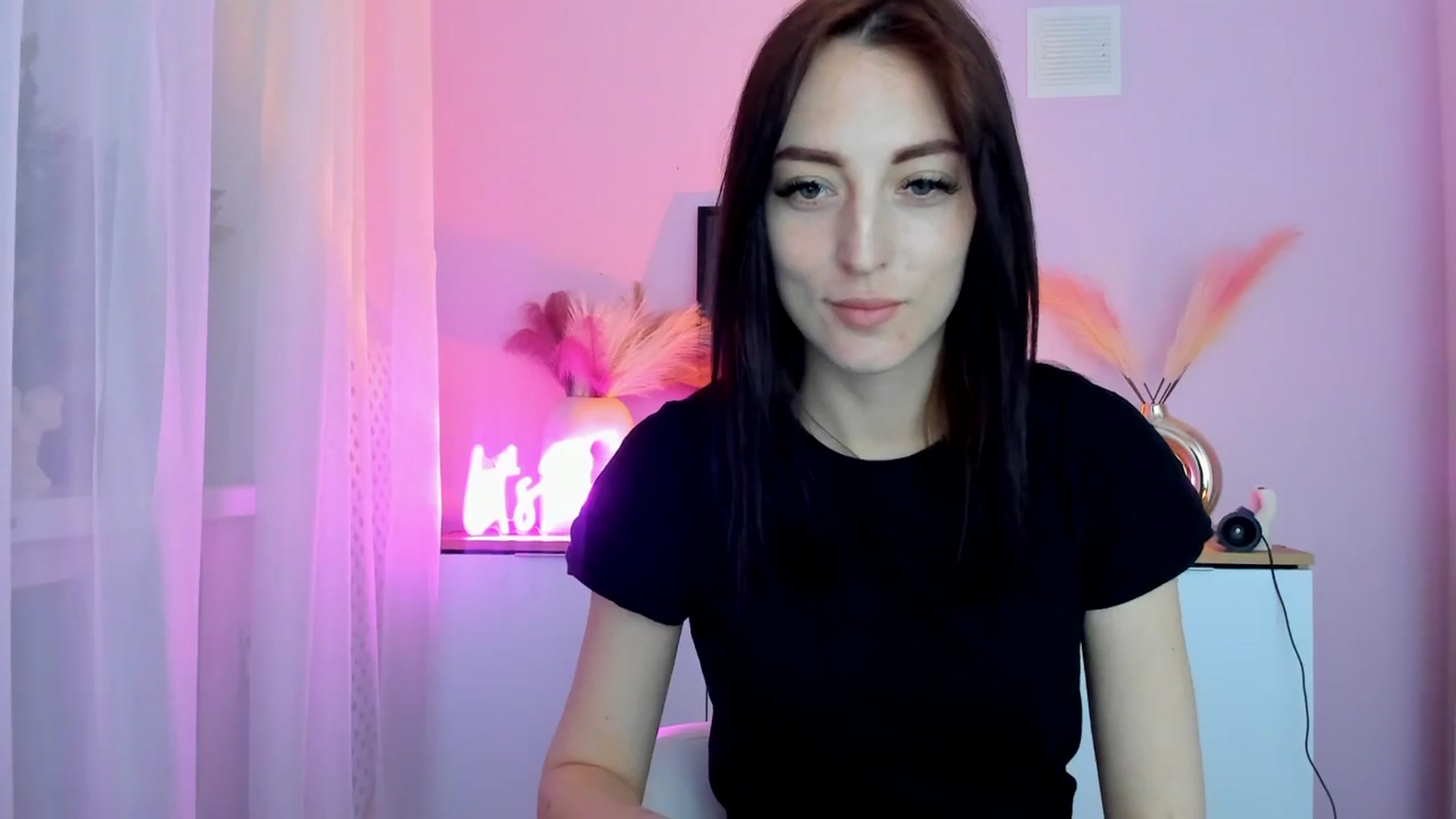 Gallery image thumbnail from KiiraDream's myfreecams stream on, 04/28/2025, 11:43 image 6 of 20