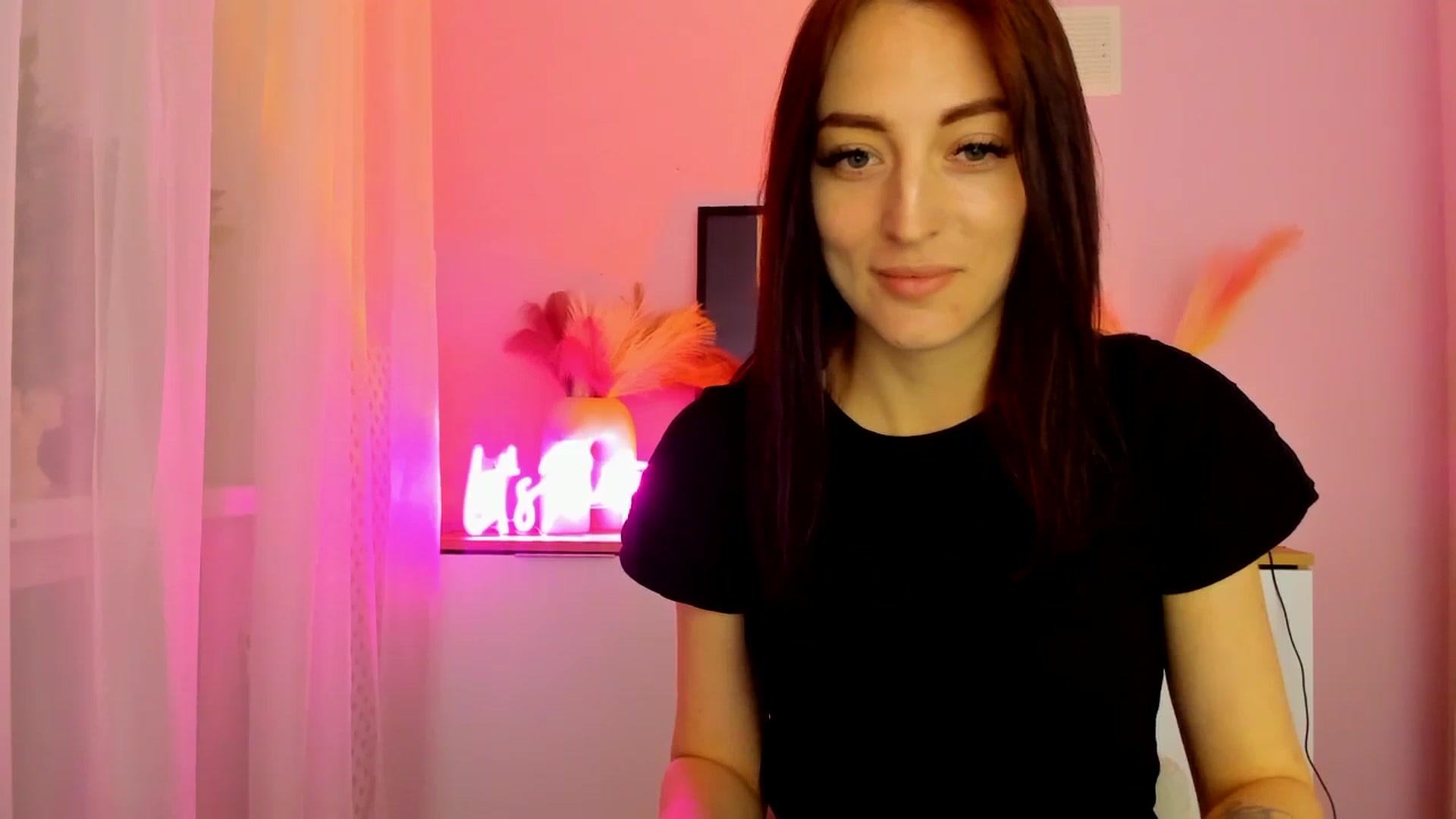 Gallery image thumbnail from KiiraDream's myfreecams stream on, 04/28/2025, 11:43 image 14 of 20