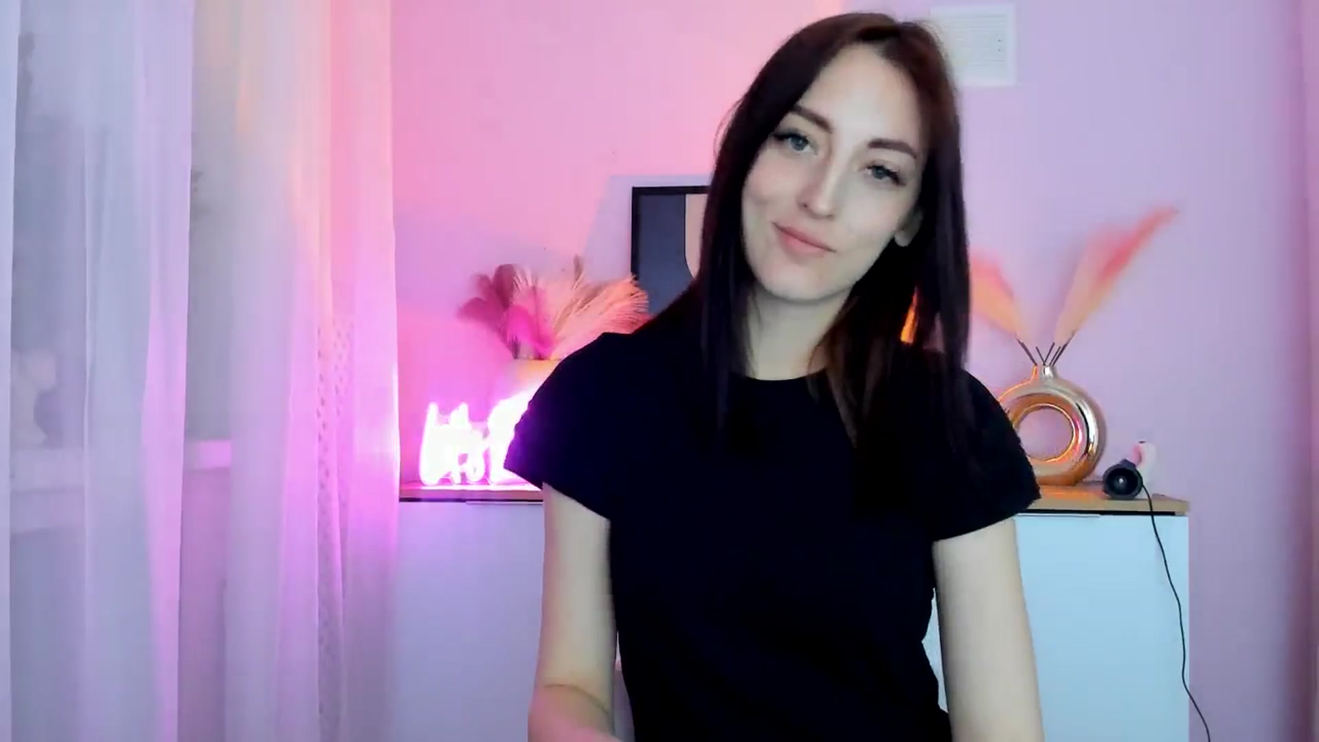 Gallery image thumbnail from KiiraDream's myfreecams stream on, 04/28/2025, 11:43 image 7 of 20