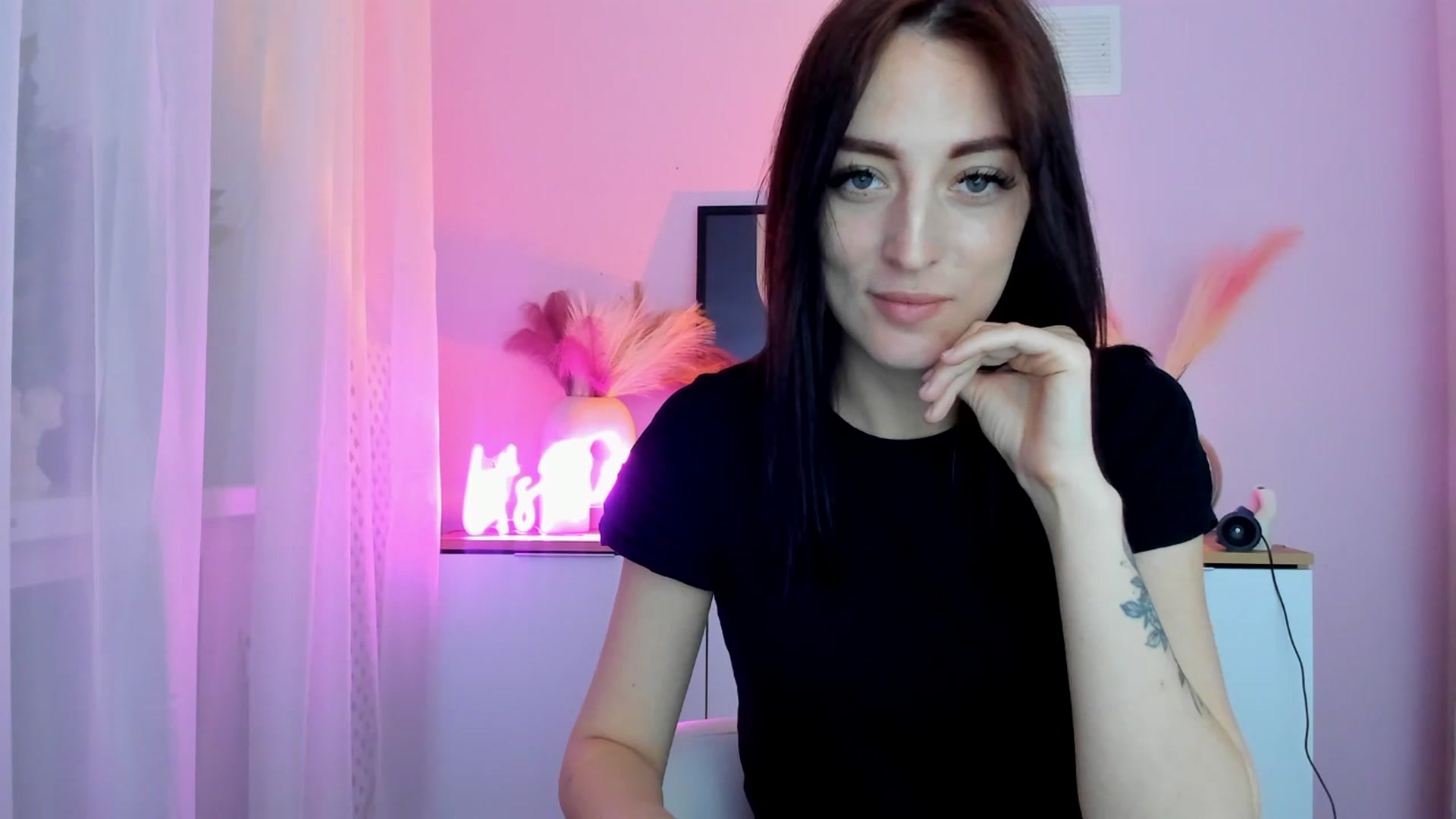 Gallery image thumbnail from KiiraDream's myfreecams stream on, 04/28/2025, 11:43 image 9 of 20
