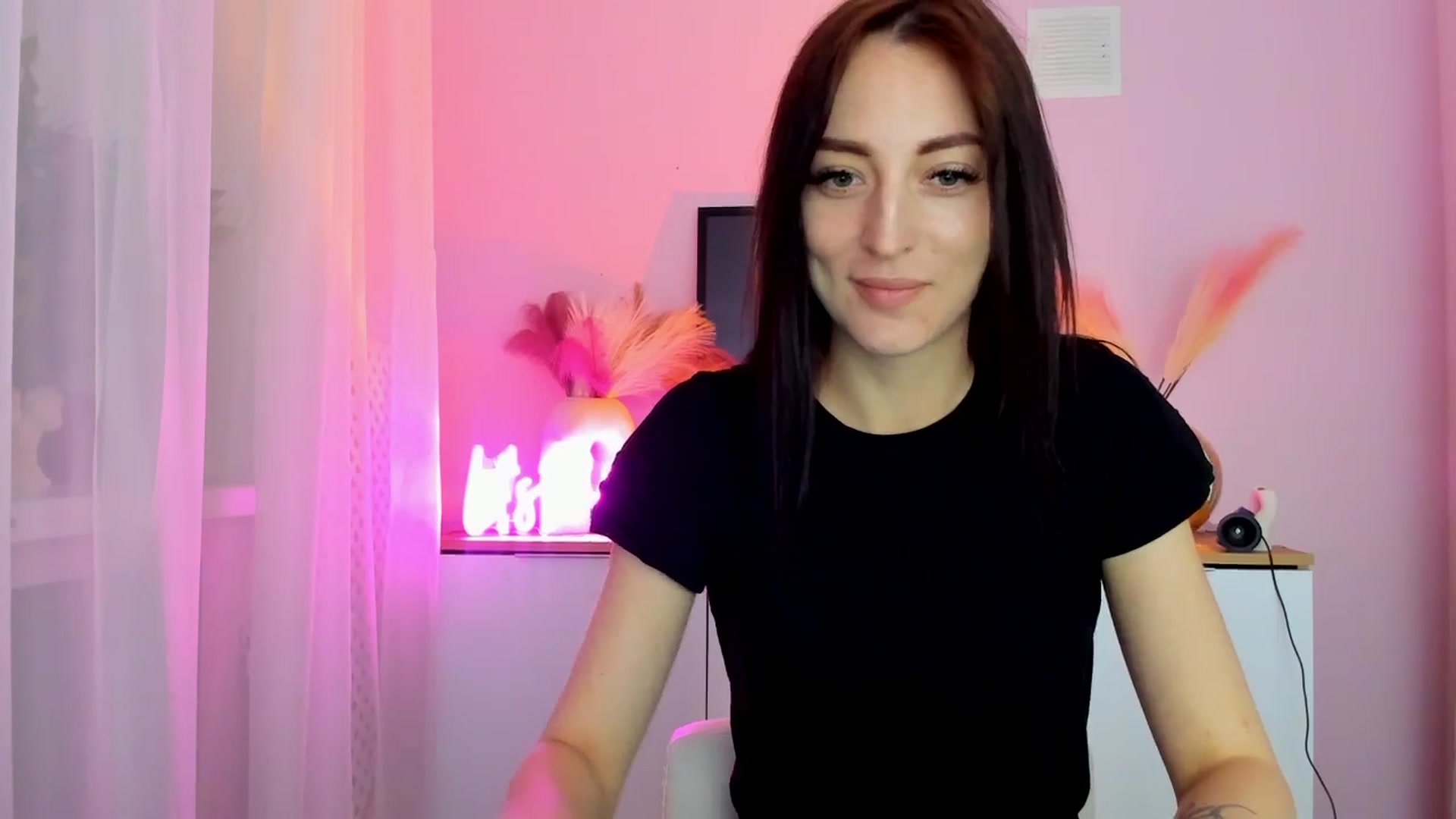 Gallery image thumbnail from KiiraDream's myfreecams stream on, 04/28/2025, 11:43 image 13 of 20