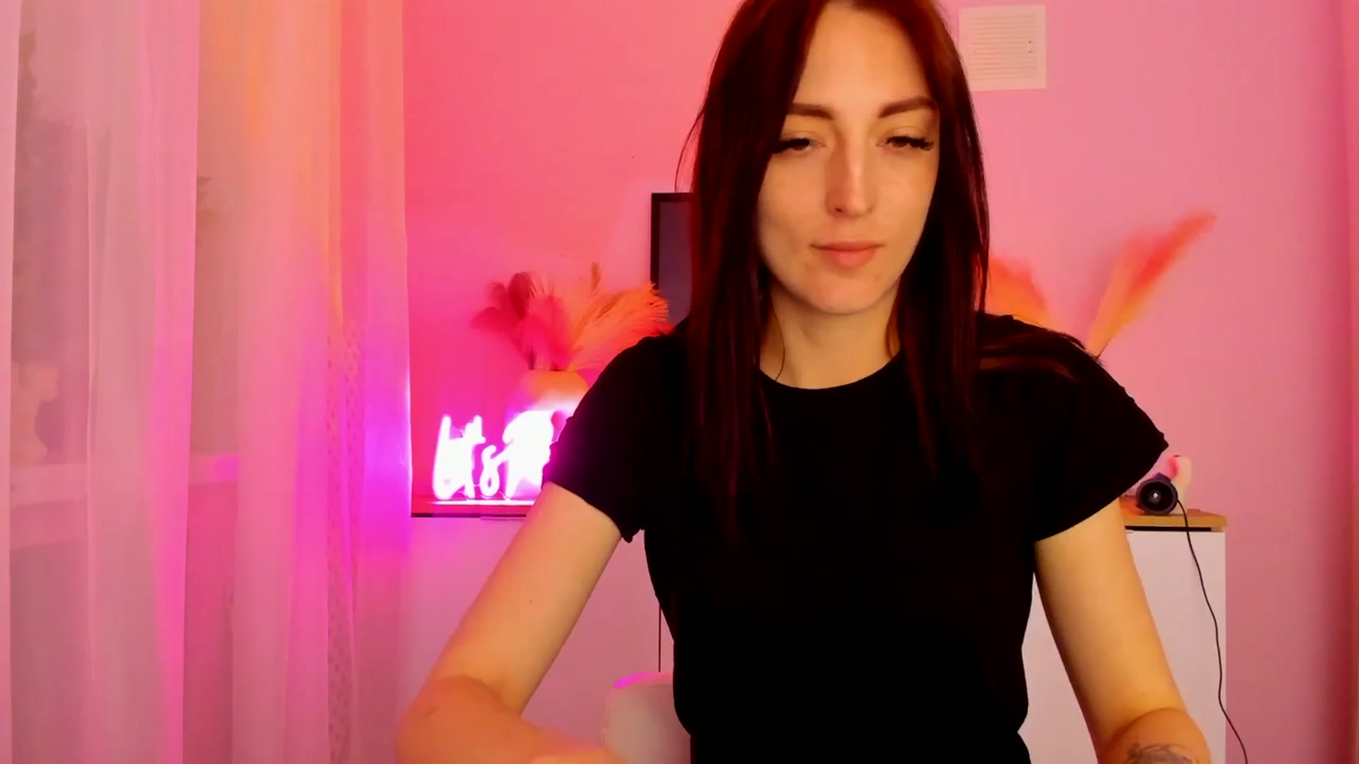 Gallery image thumbnail from KiiraDream's myfreecams stream on, 04/28/2025, 11:43 image 2 of 20