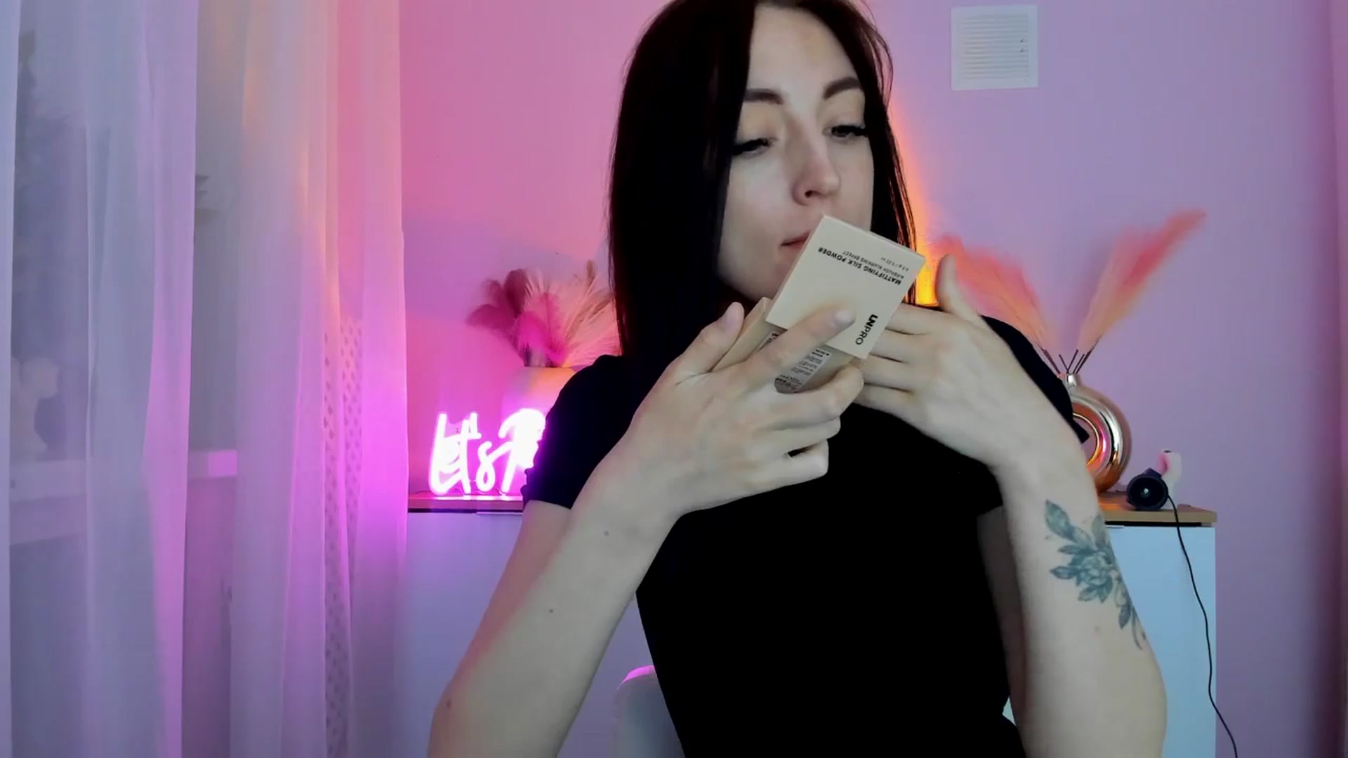 Gallery image thumbnail from KiiraDream's myfreecams stream on, 04/28/2025, 11:43 image 5 of 20