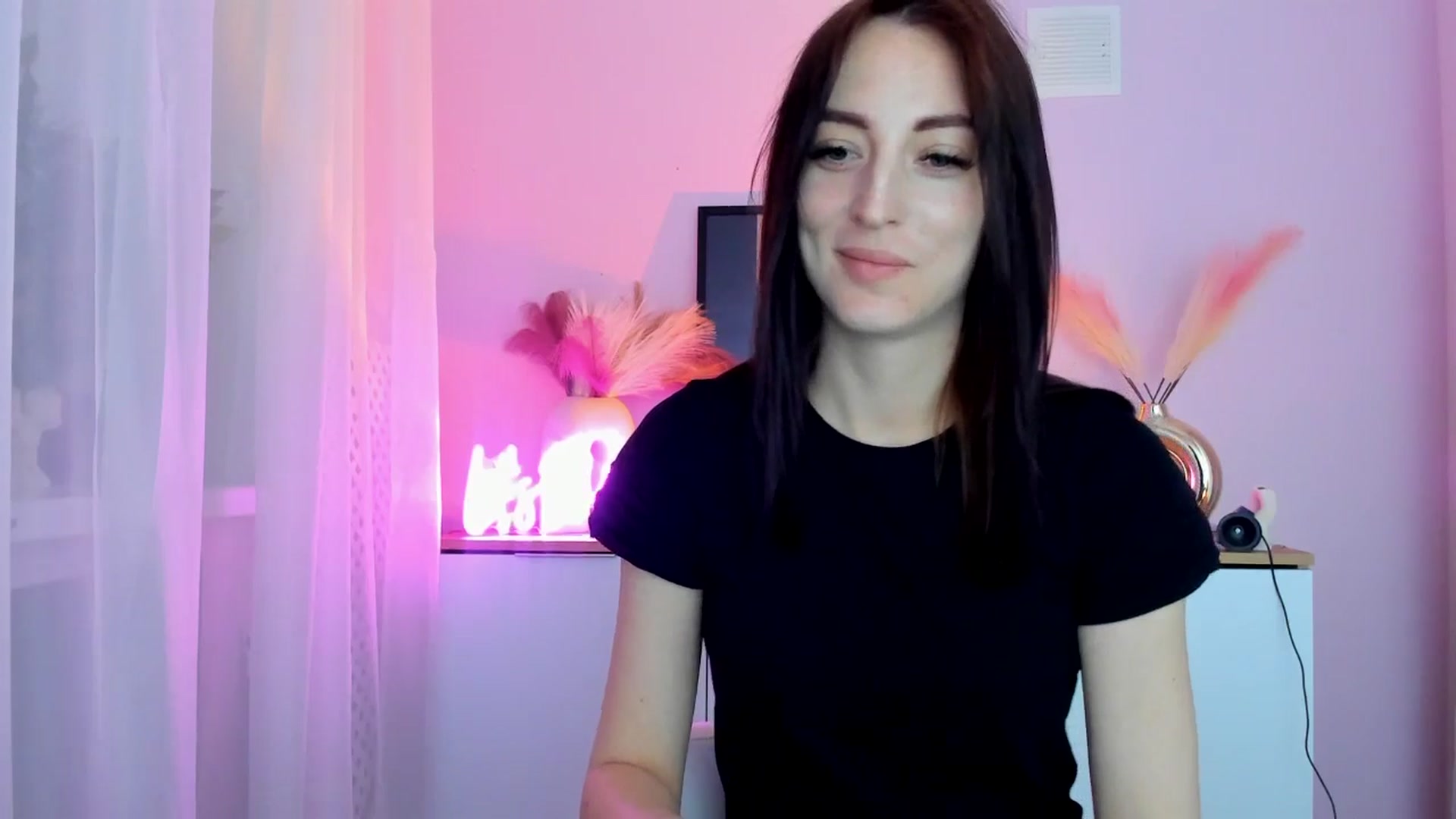 Gallery image thumbnail from KiiraDream's myfreecams stream on, 04/28/2025, 11:43 image 8 of 20