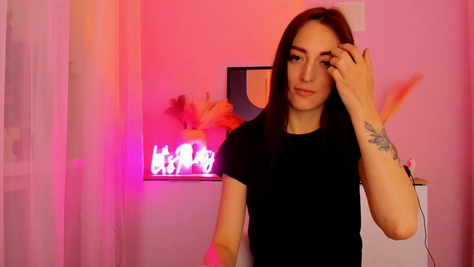 Gallery image thumbnail from KiiraDream's myfreecams stream on, 04/28/2025, 11:43 image 1 of 20