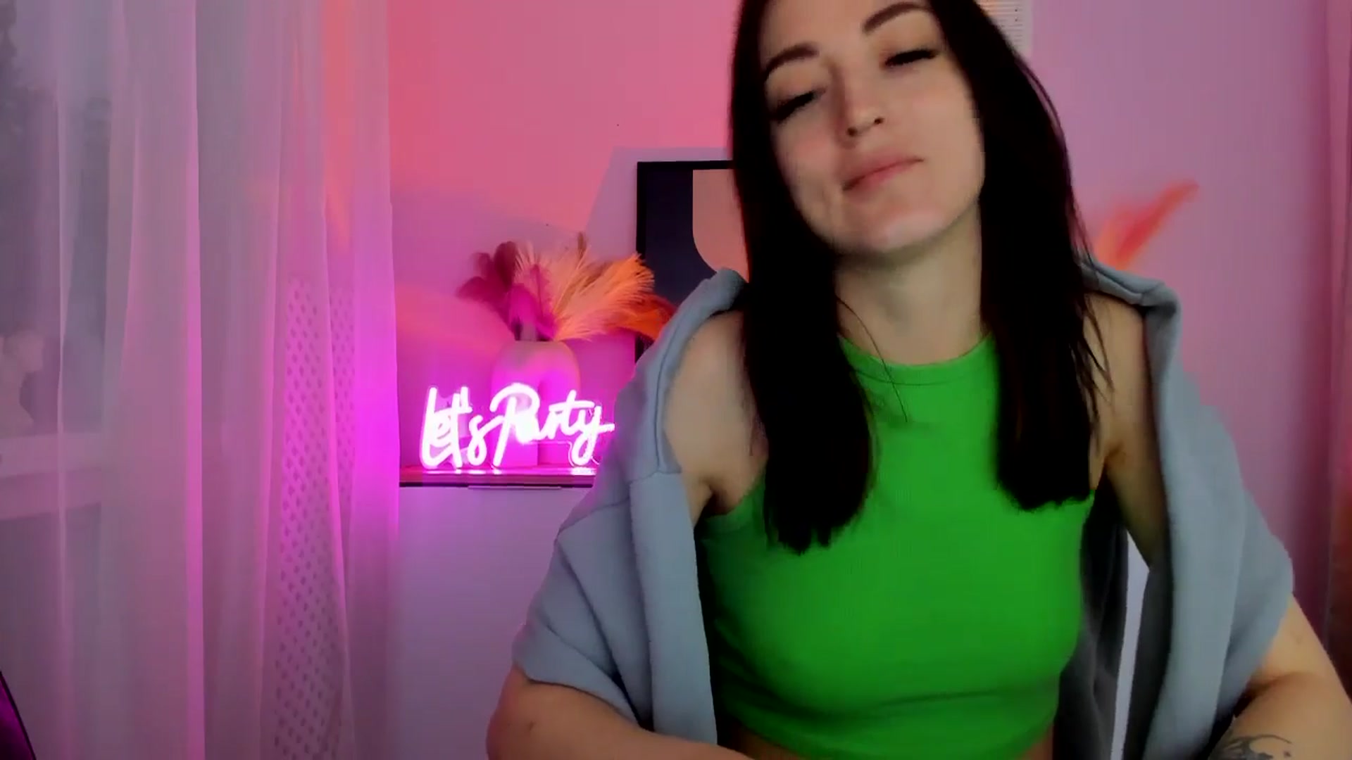 Gallery image thumbnail from KiiraDream's myfreecams stream on, 04/29/2025, 10:32 image 8 of 20
