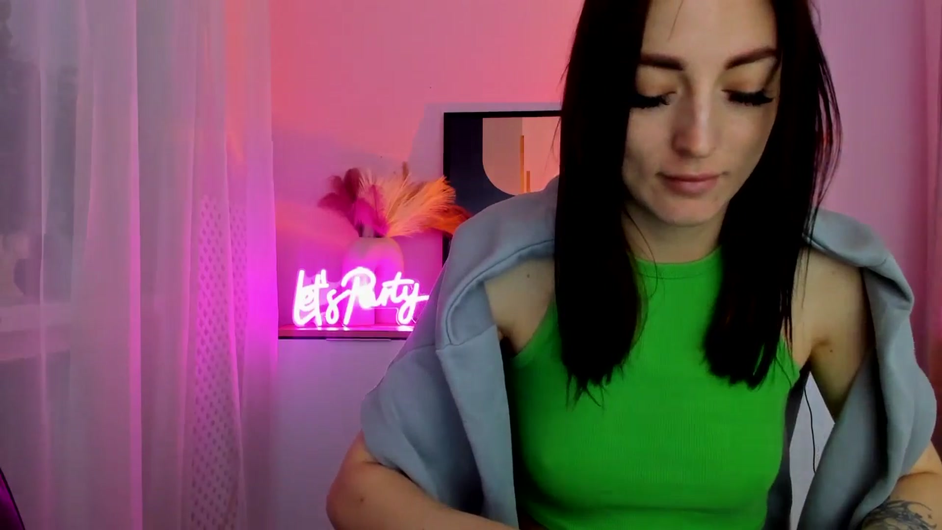 Gallery image thumbnail from KiiraDream's myfreecams stream on, 04/29/2025, 10:32 image 7 of 20