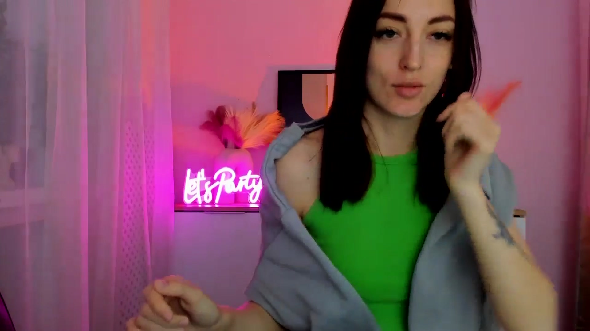 Gallery image thumbnail from KiiraDream's myfreecams stream on, 04/29/2025, 10:32 image 10 of 20
