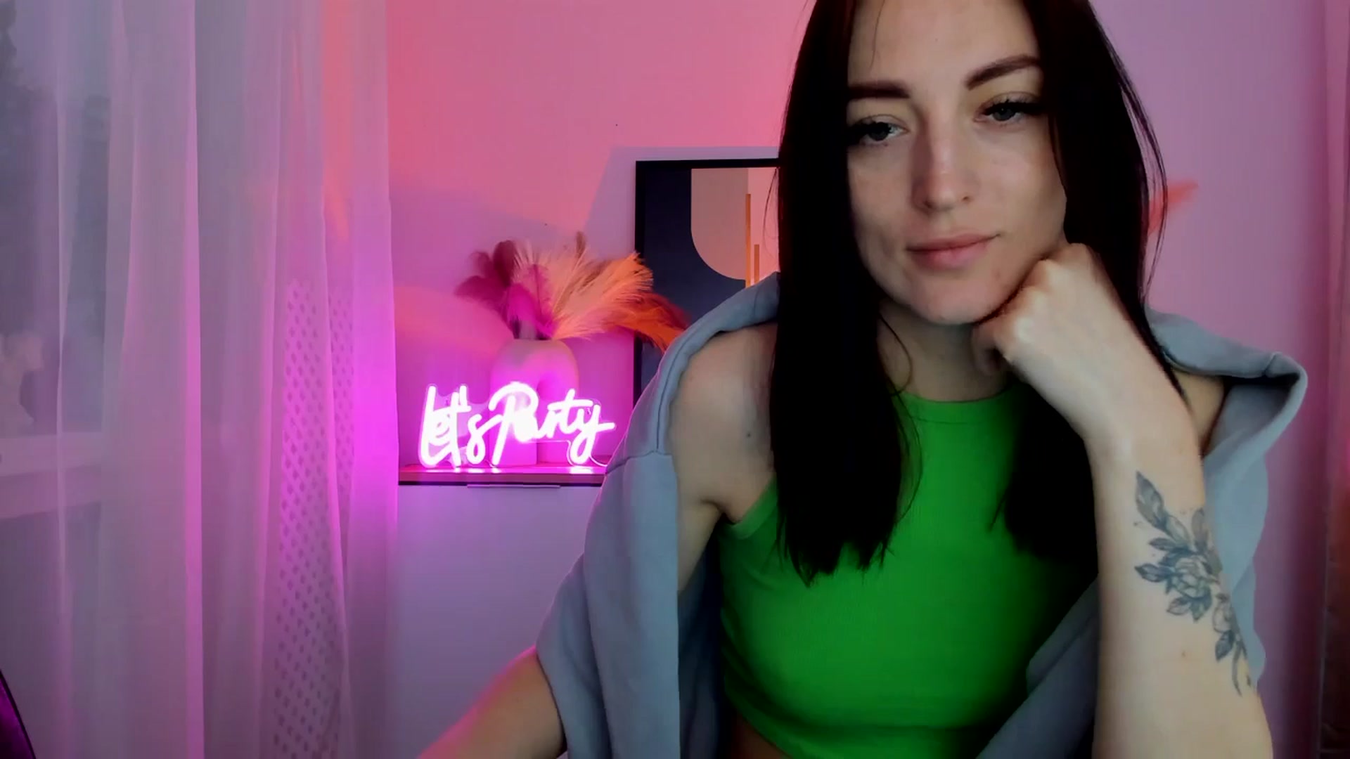 Gallery image thumbnail from KiiraDream's myfreecams stream on, 04/29/2025, 10:32 image 3 of 20