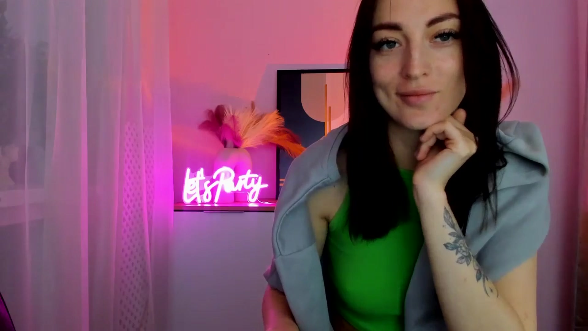 Gallery image thumbnail from KiiraDream's myfreecams stream on, 04/29/2025, 10:32 image 17 of 20