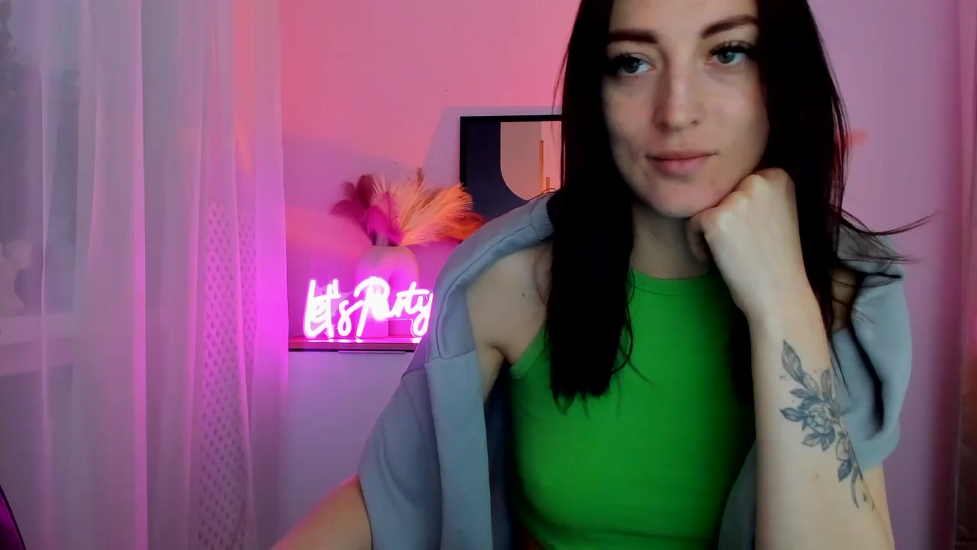Gallery image thumbnail from KiiraDream's myfreecams stream on, 04/29/2025, 10:32 image 13 of 20