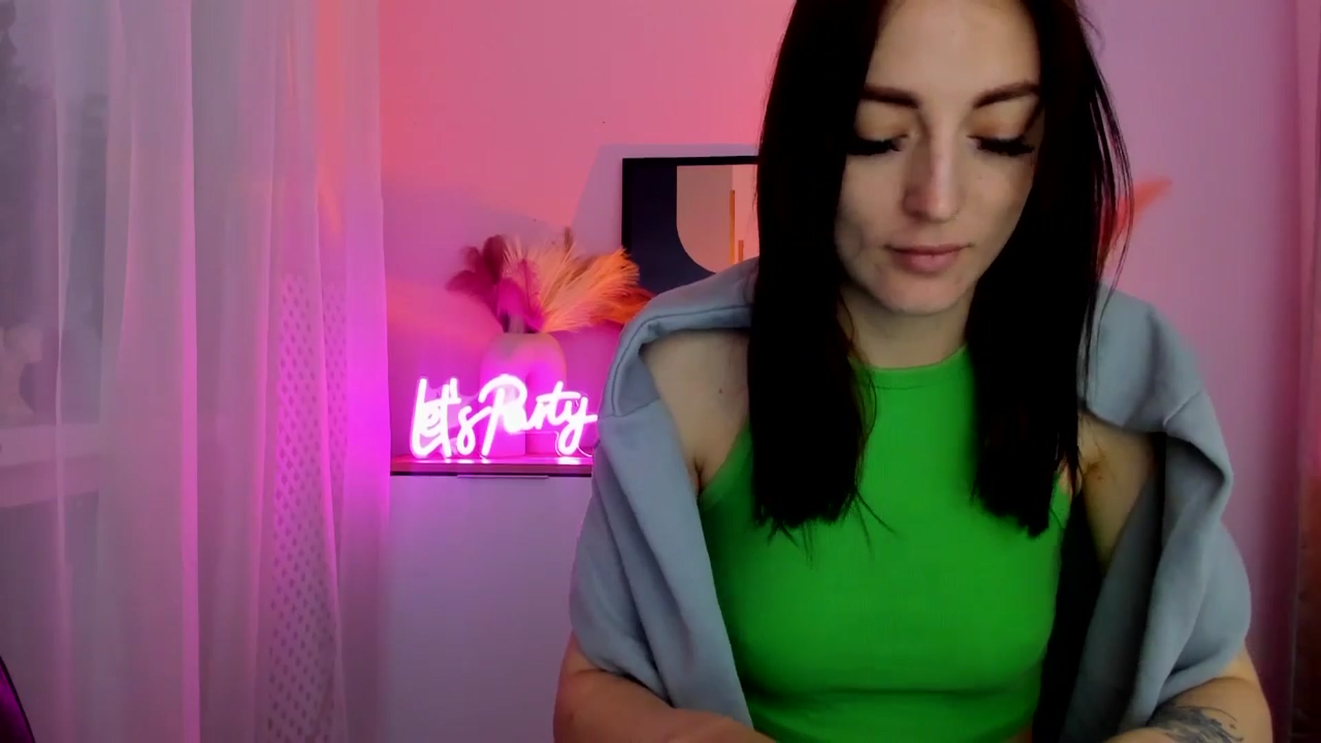 Gallery image thumbnail from KiiraDream's myfreecams stream on, 04/29/2025, 10:32 image 2 of 20