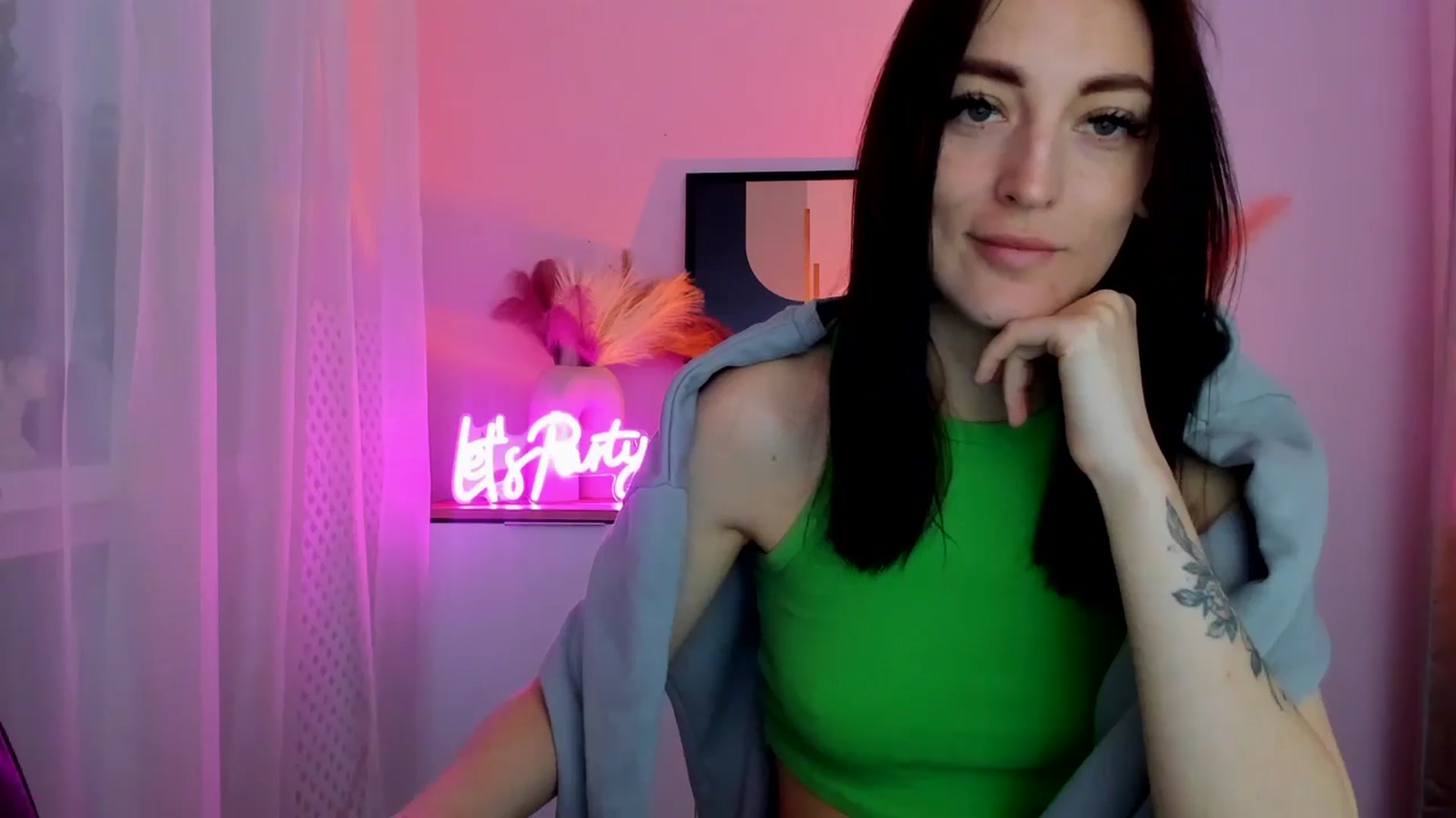 Gallery image thumbnail from KiiraDream's myfreecams stream on, 04/29/2025, 10:32 image 4 of 20