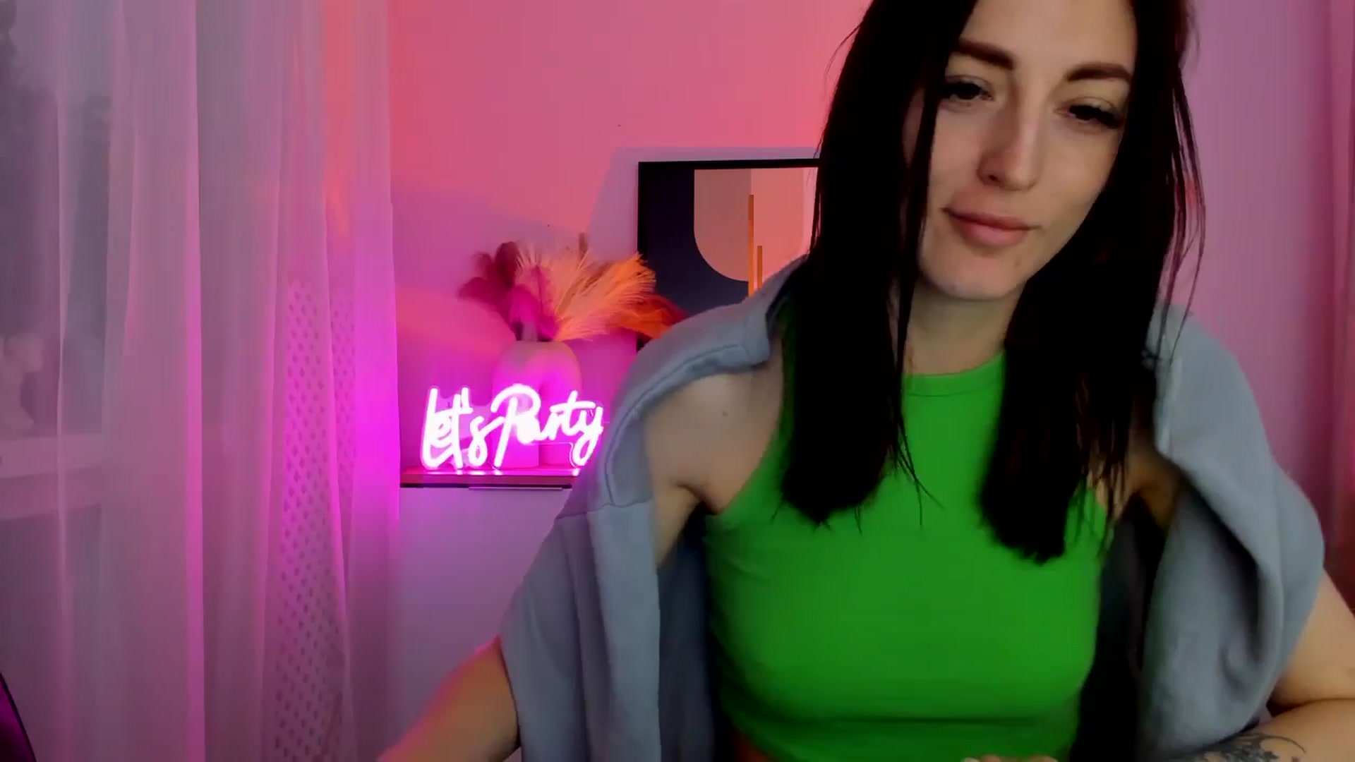 Gallery image thumbnail from KiiraDream's myfreecams stream on, 04/29/2025, 10:32 image 6 of 20