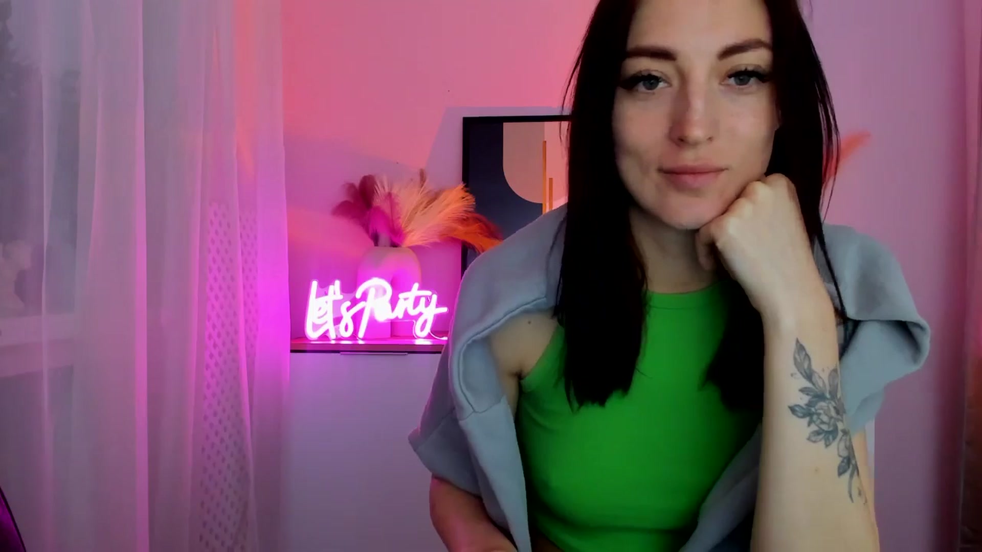 Gallery image thumbnail from KiiraDream's myfreecams stream on, 04/29/2025, 10:32 image 16 of 20