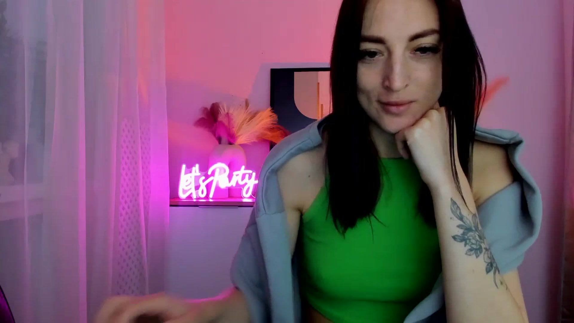 Gallery image thumbnail from KiiraDream's myfreecams stream on, 04/29/2025, 10:32 image 12 of 20